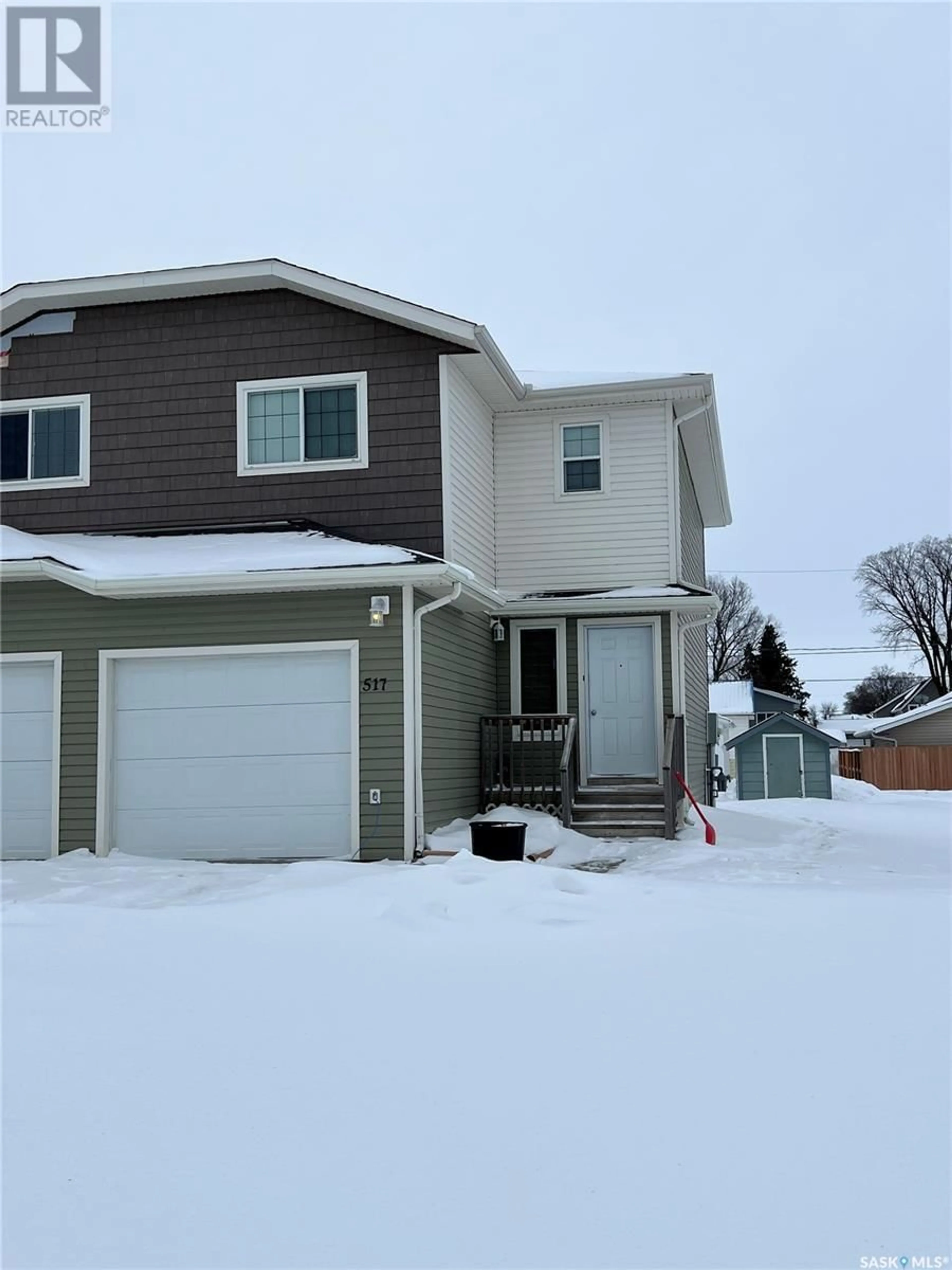 Home with vinyl exterior material, street for 517 Stovel AVENUE W, Melfort Saskatchewan S0E1A0