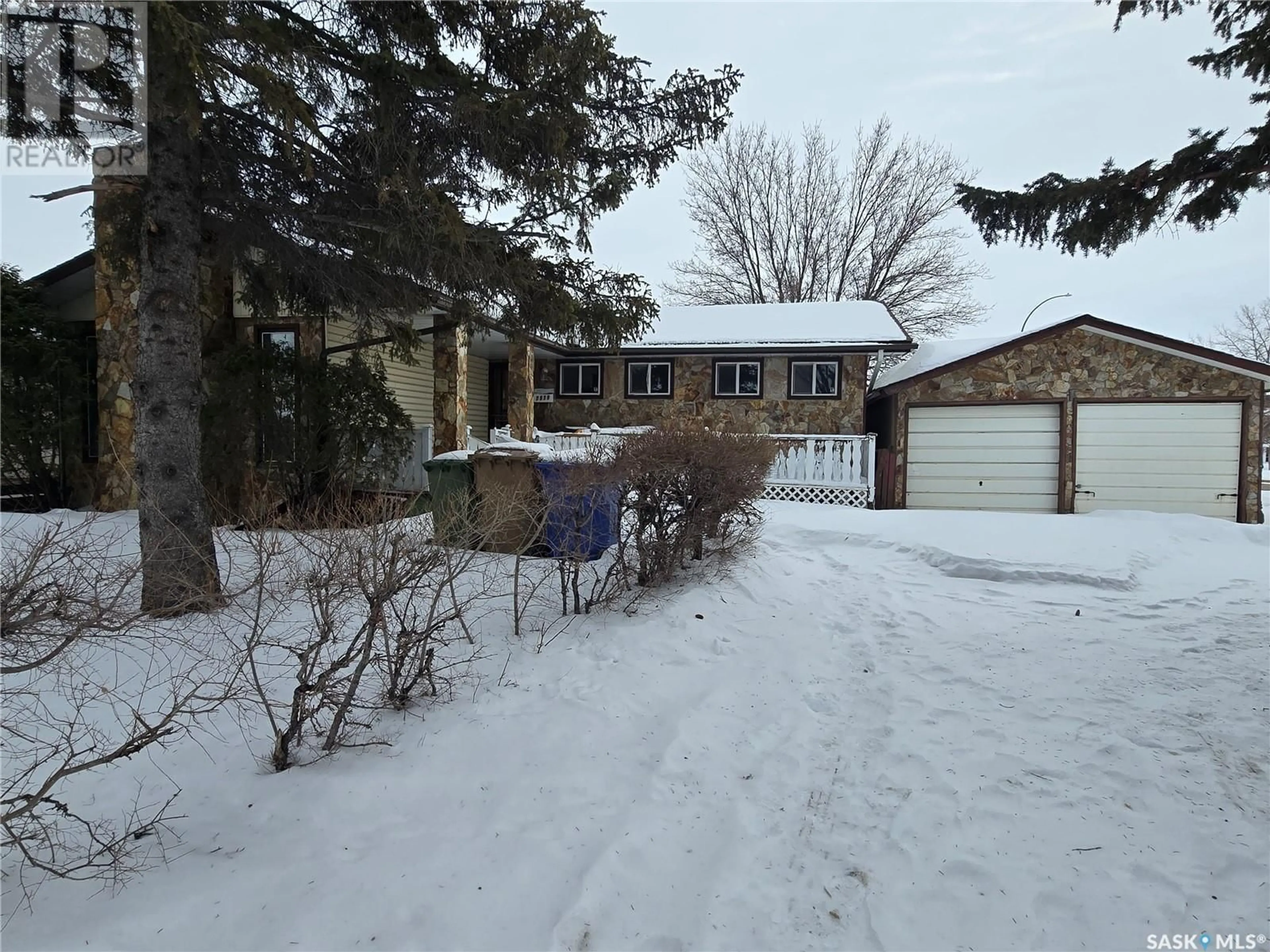 A pic from outside/outdoor area/front of a property/back of a property/a pic from drone, street for 3519 6th AVENUE N, Regina Saskatchewan S4R0P7