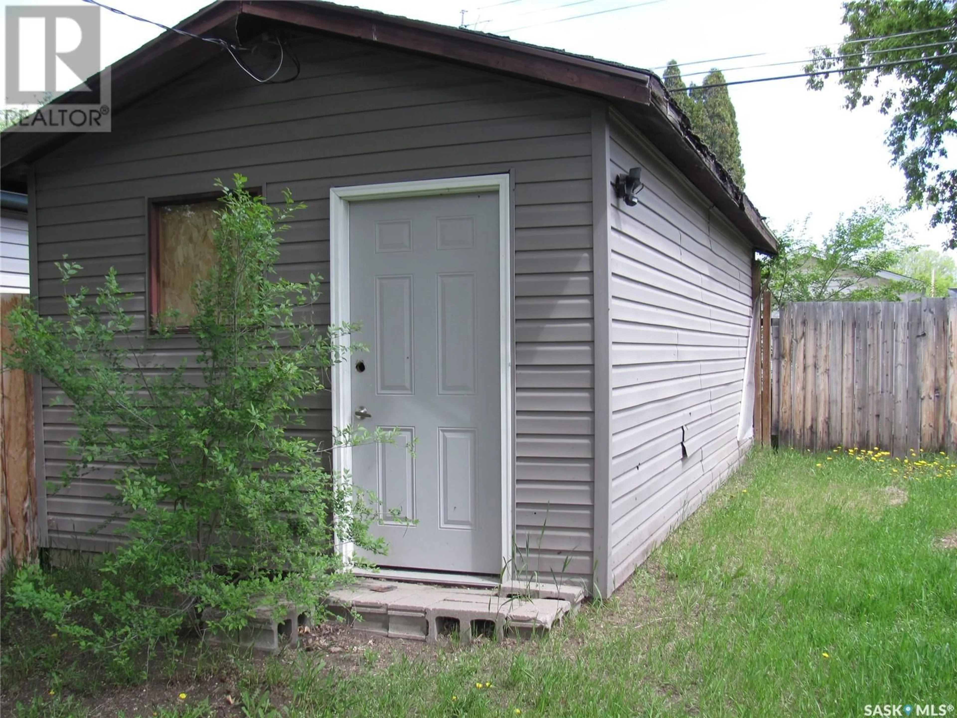 Shed for 320 Ottawa AVENUE S, Saskatoon Saskatchewan S7M3L7