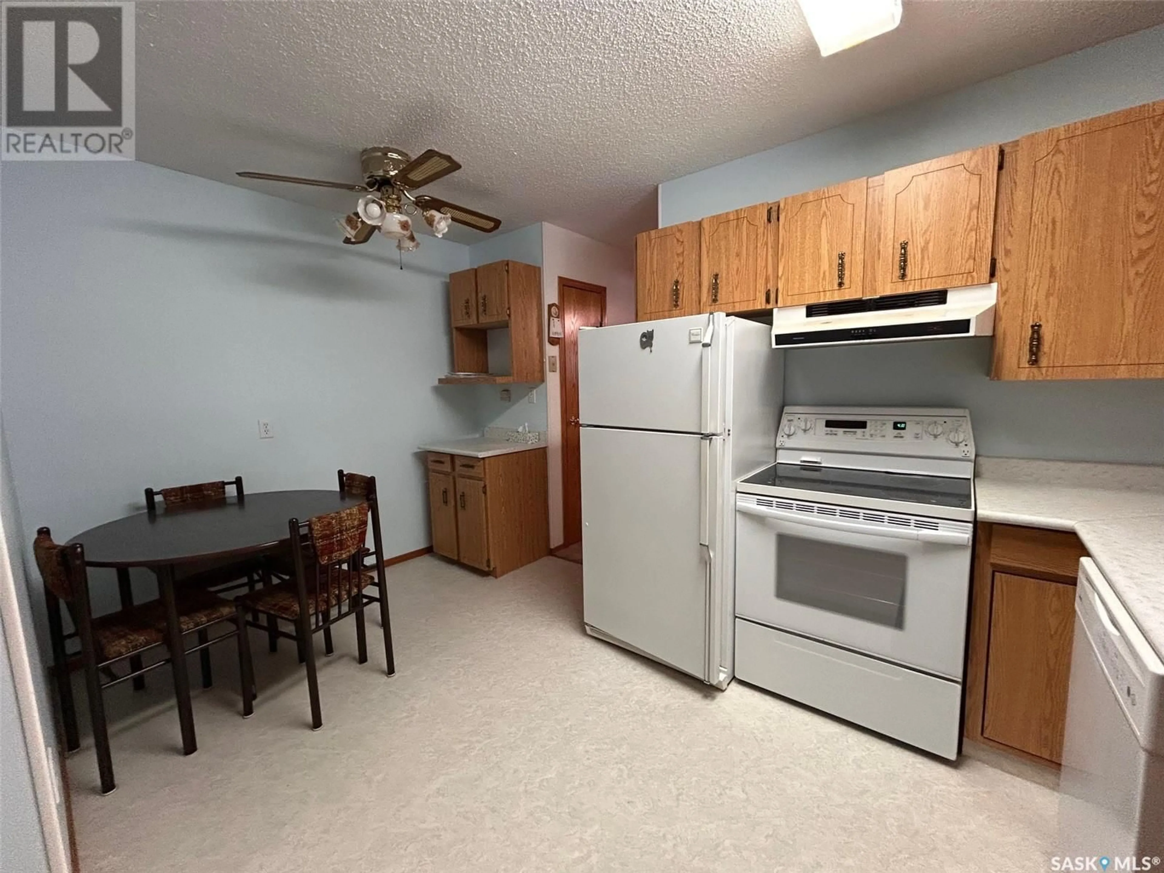 Standard kitchen, unknown for 1941 95th STREET, North Battleford Saskatchewan S9A3C6