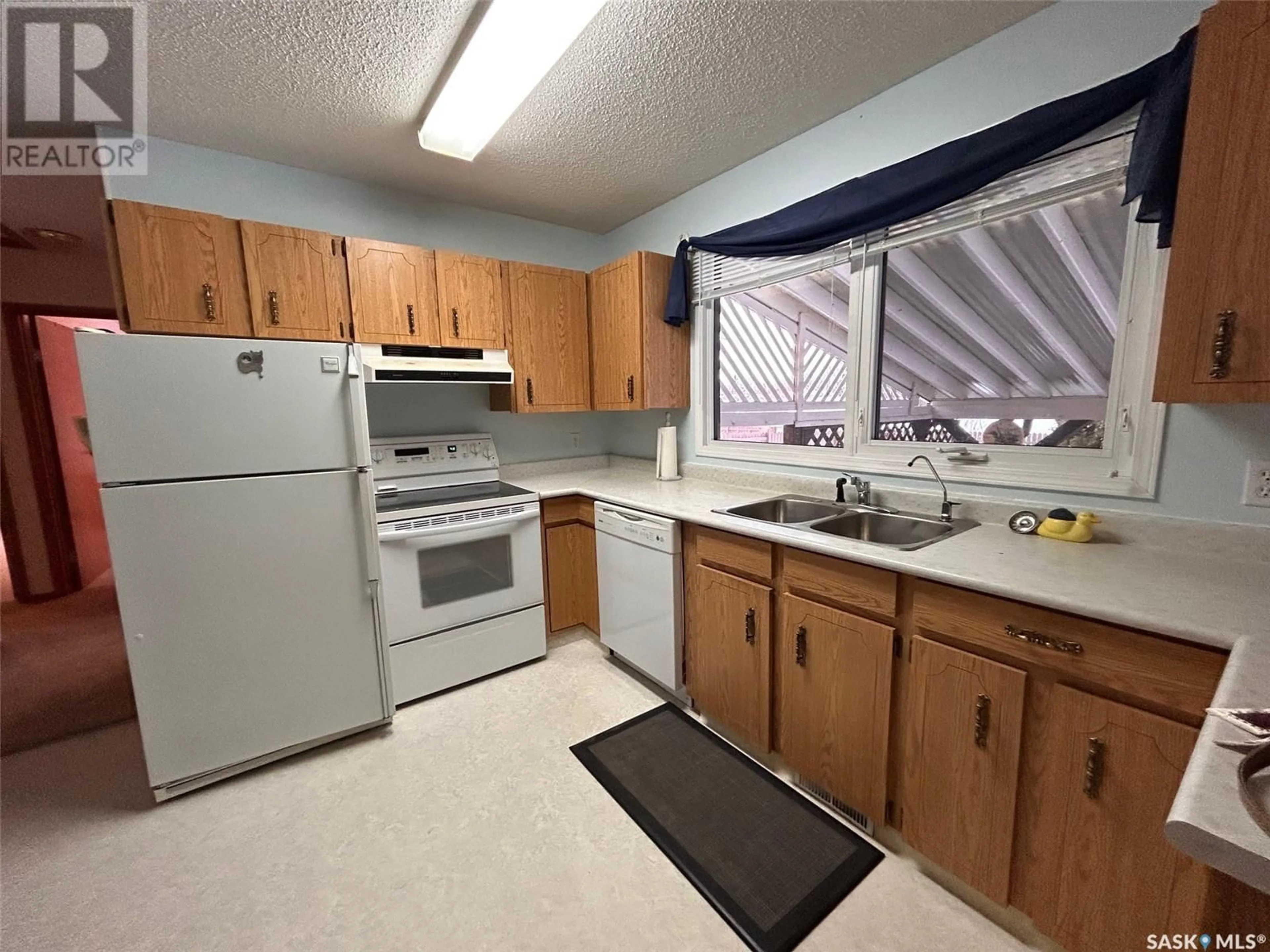 Standard kitchen, unknown for 1941 95th STREET, North Battleford Saskatchewan S9A3C6