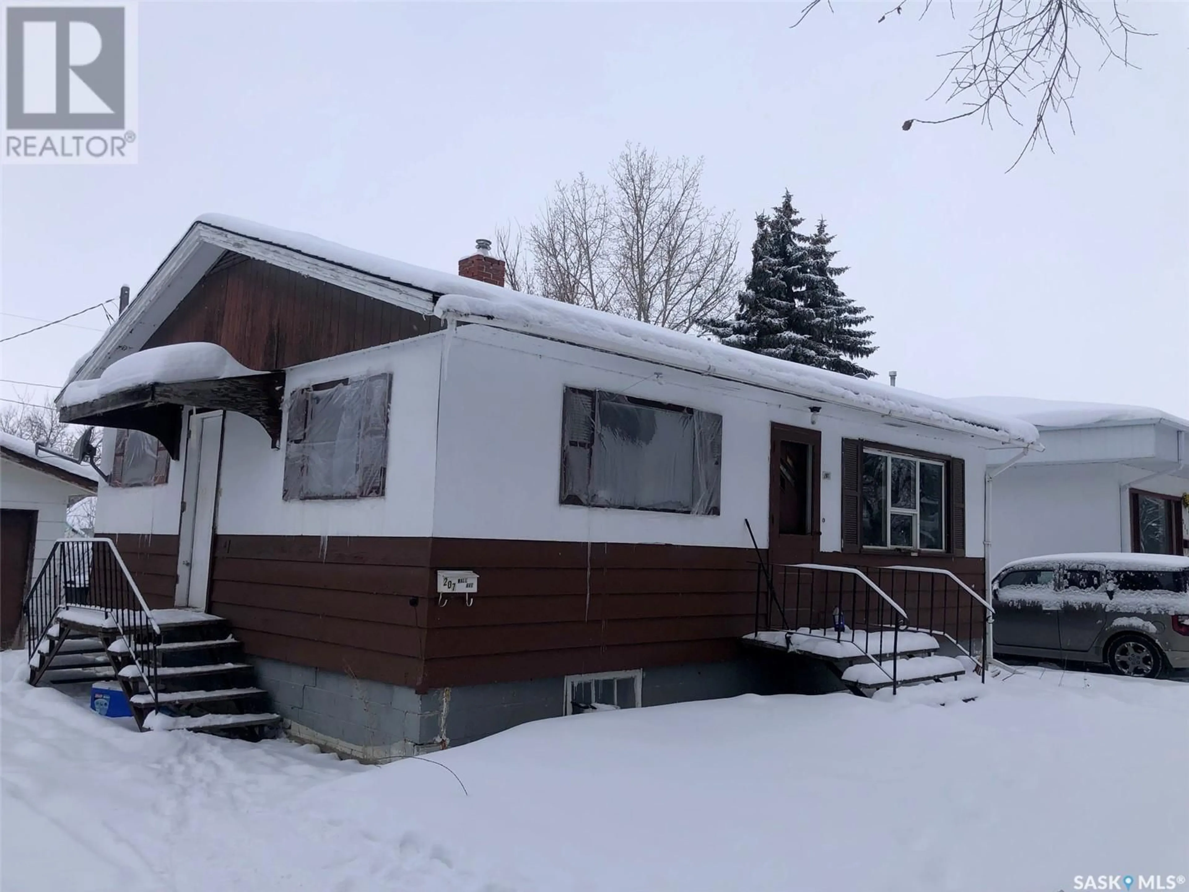 Home with vinyl exterior material, street for 207 Wall AVENUE, Kamsack Saskatchewan S0A1S0