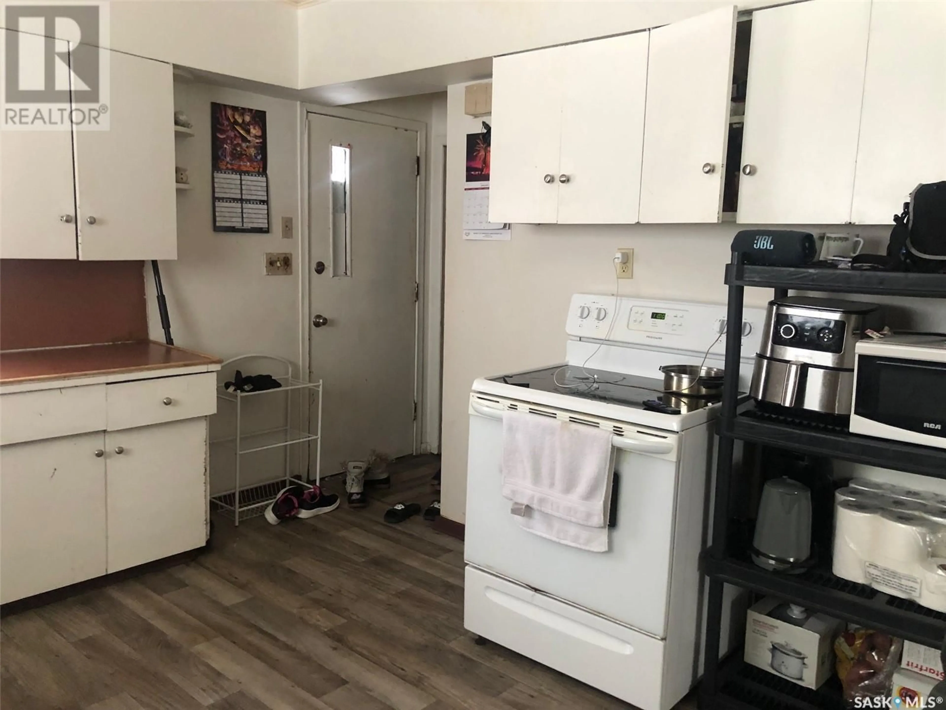 Standard kitchen, unknown for 207 Wall AVENUE, Kamsack Saskatchewan S0A1S0