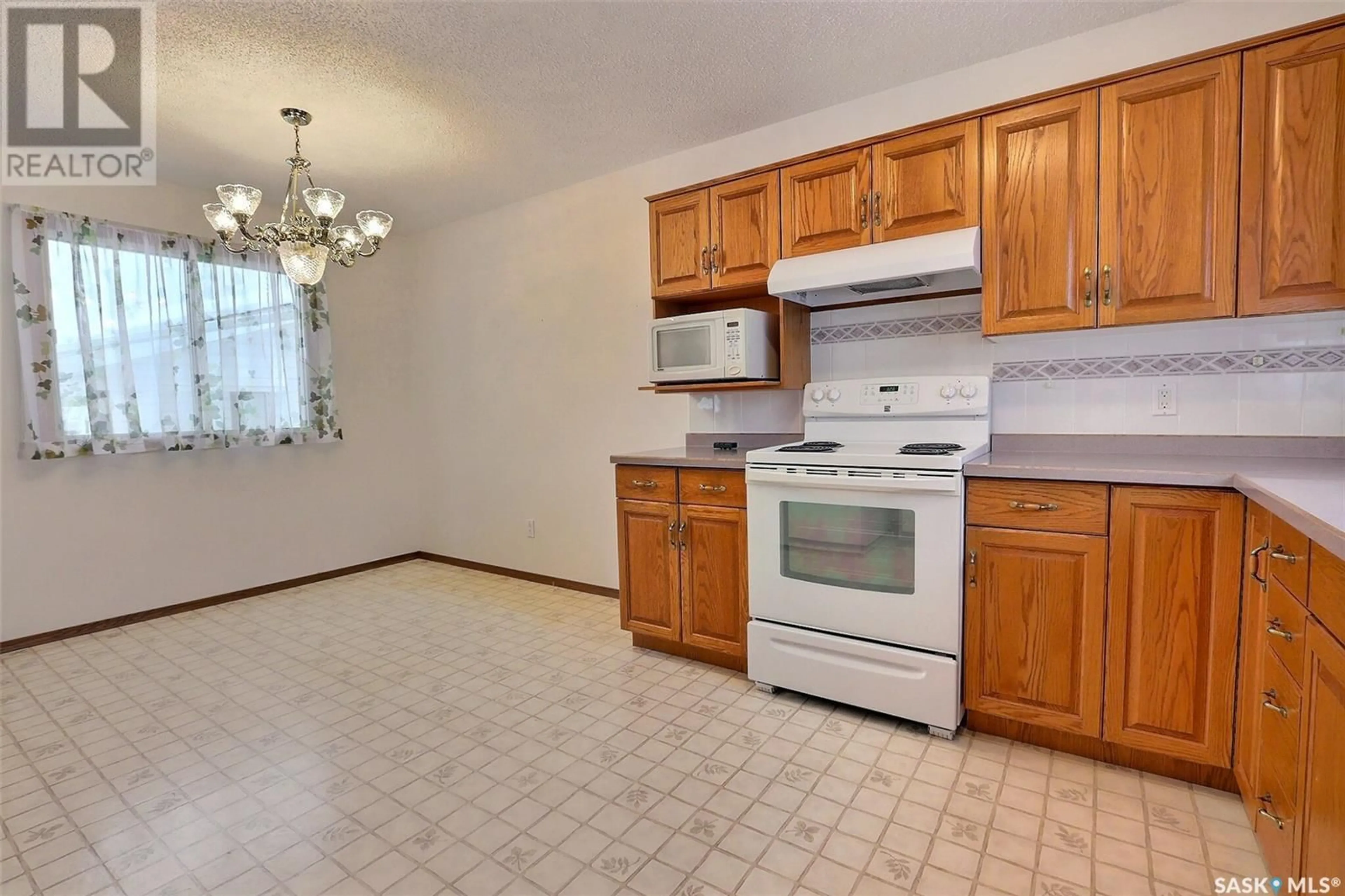 Standard kitchen, ceramic/tile floor for 578 Laurier DRIVE, Prince Albert Saskatchewan S6V5M3