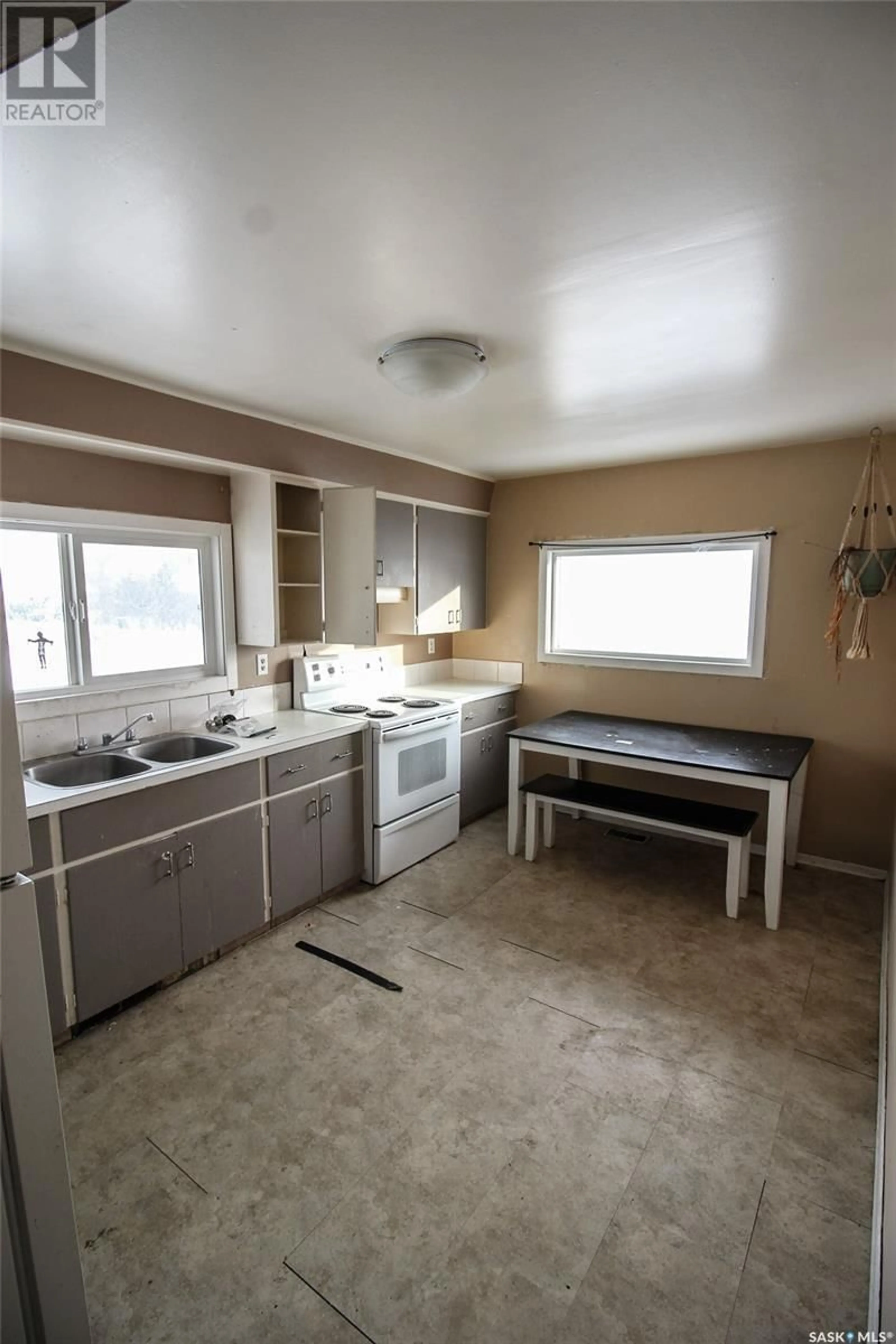 Standard kitchen, unknown for 138 Redcoat DRIVE, Eastend Saskatchewan S0N0T0