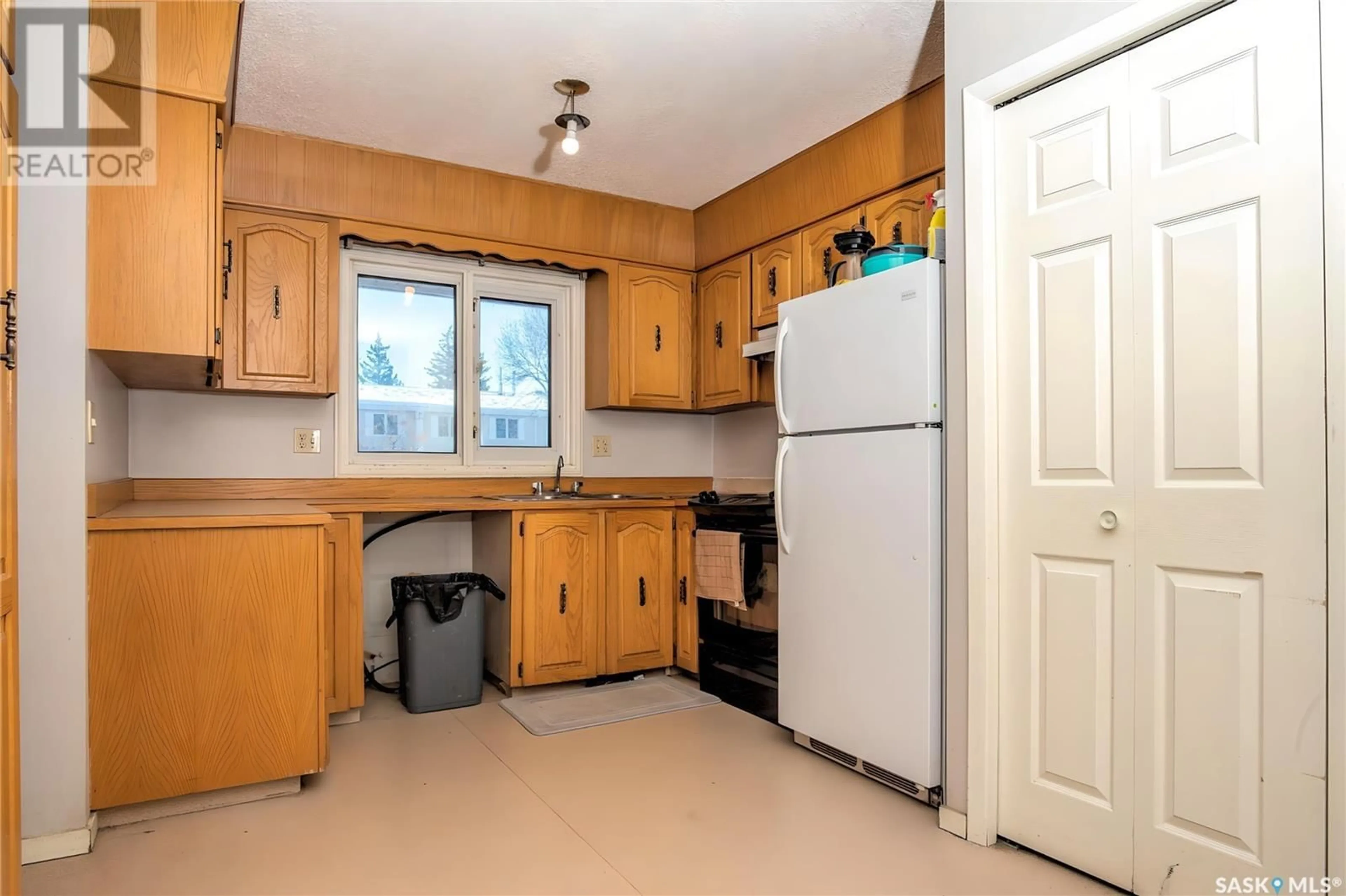 Standard kitchen, unknown for 218 plainsview DRIVE, Regina Saskatchewan S4S6N1