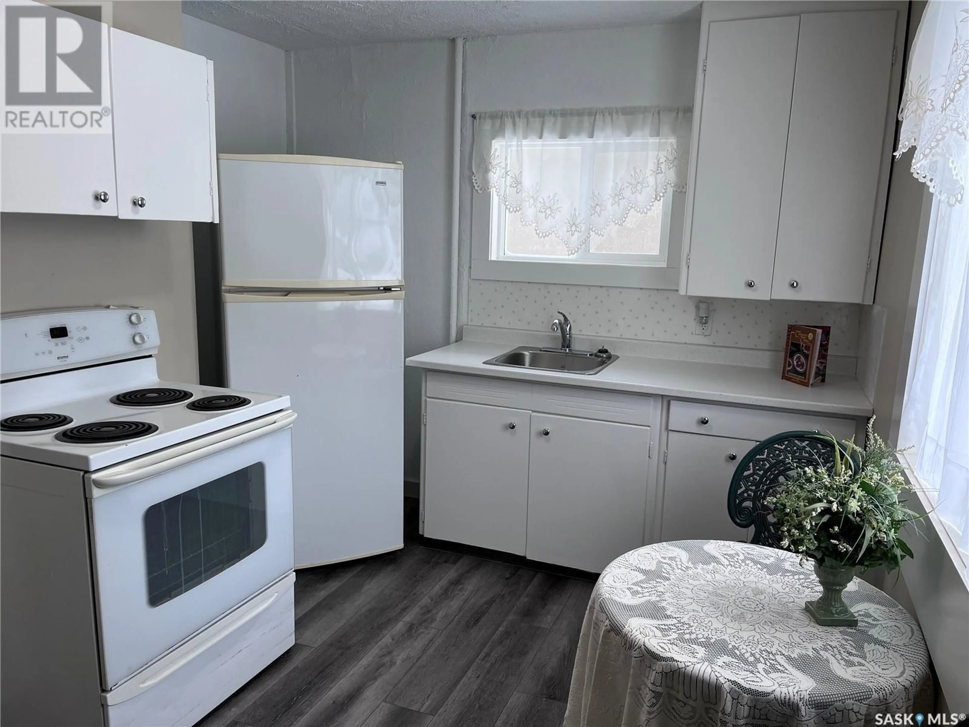 Standard kitchen, unknown for 215 Stovel AVENUE W, Melfort Saskatchewan S0E1A0