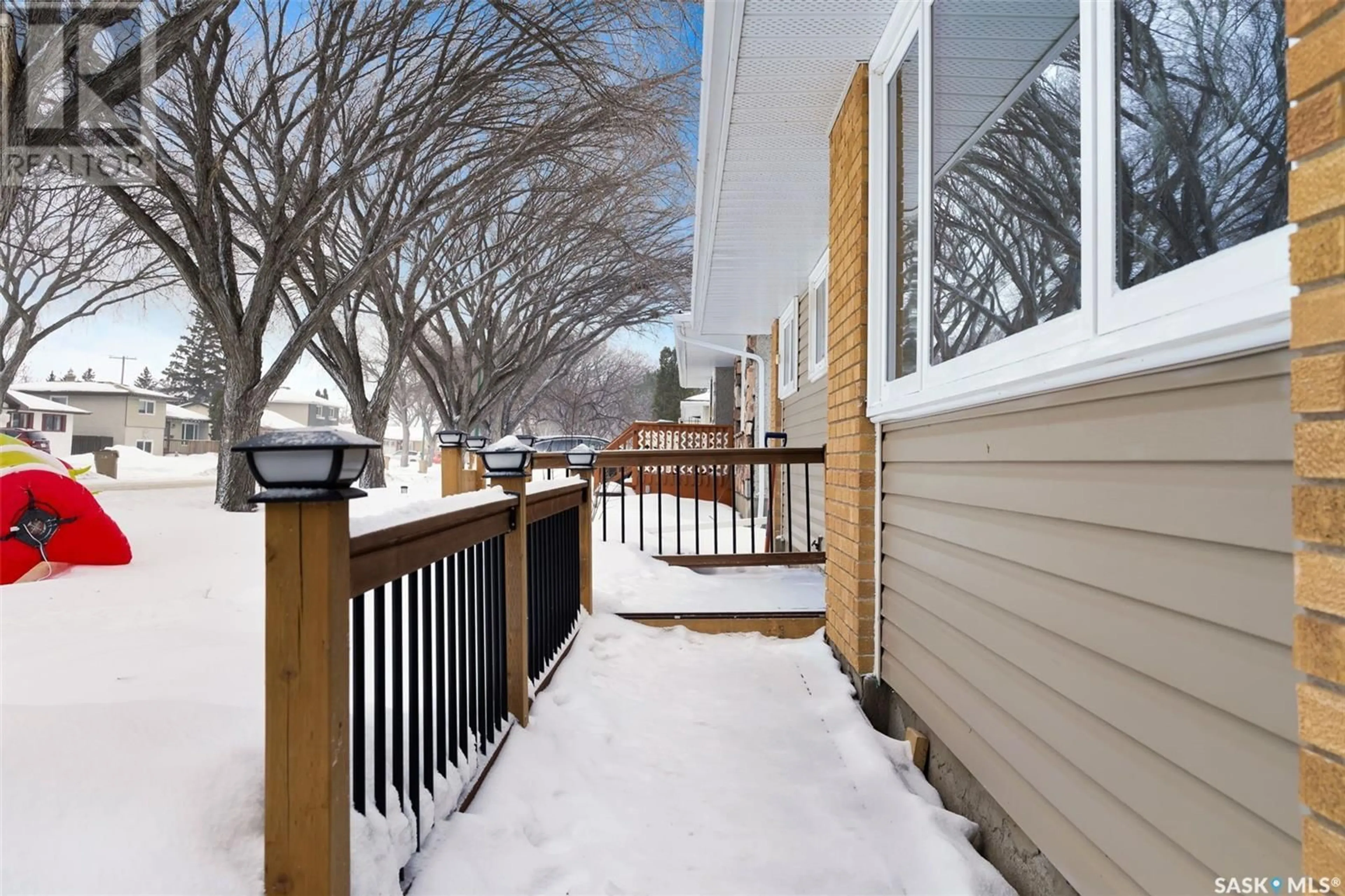 Patio, street for 139 Woodward AVENUE, Regina Saskatchewan S4R3H5