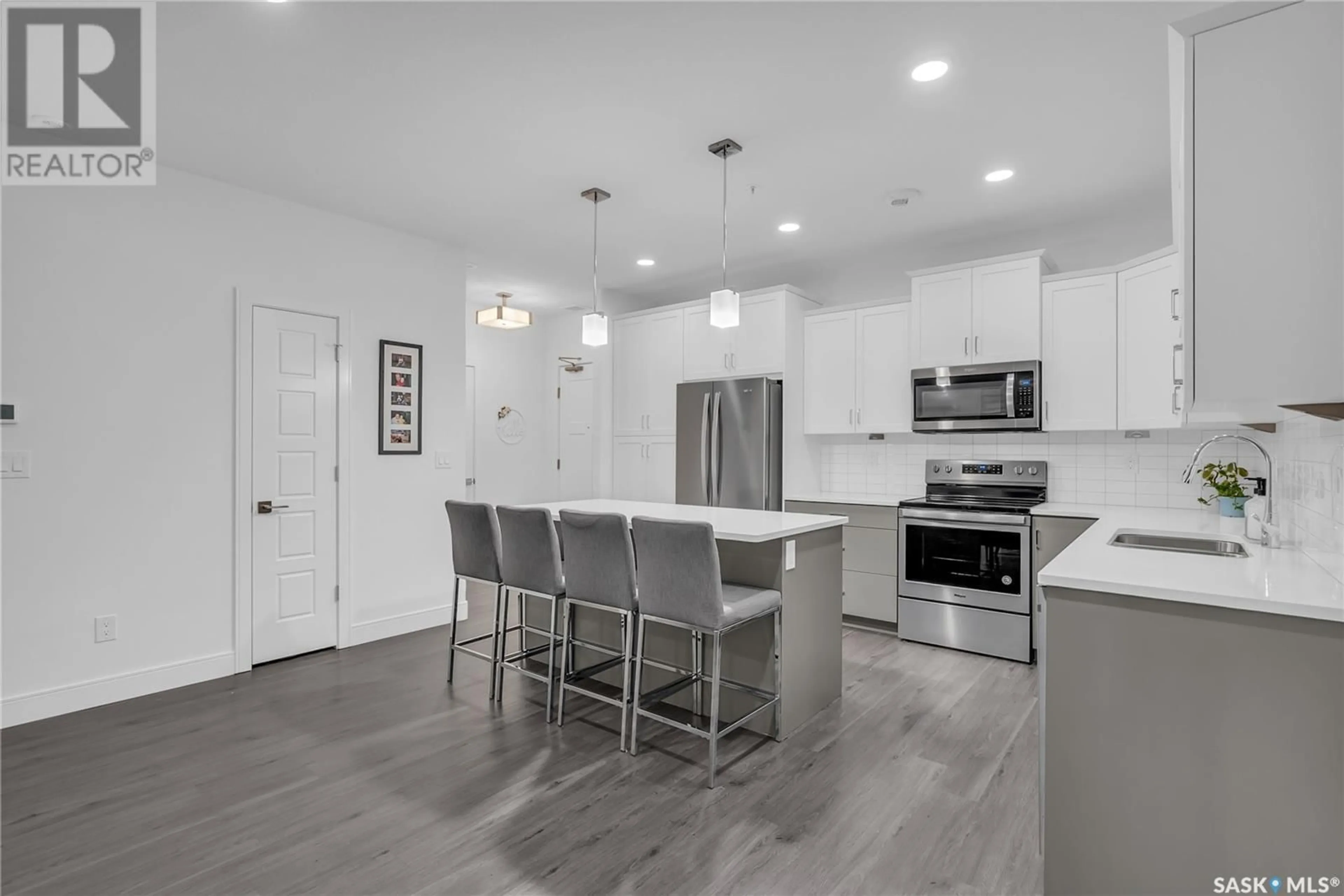 Open concept kitchen, unknown for 130 105 Willis CRESCENT, Saskatoon Saskatchewan S7T0Z3