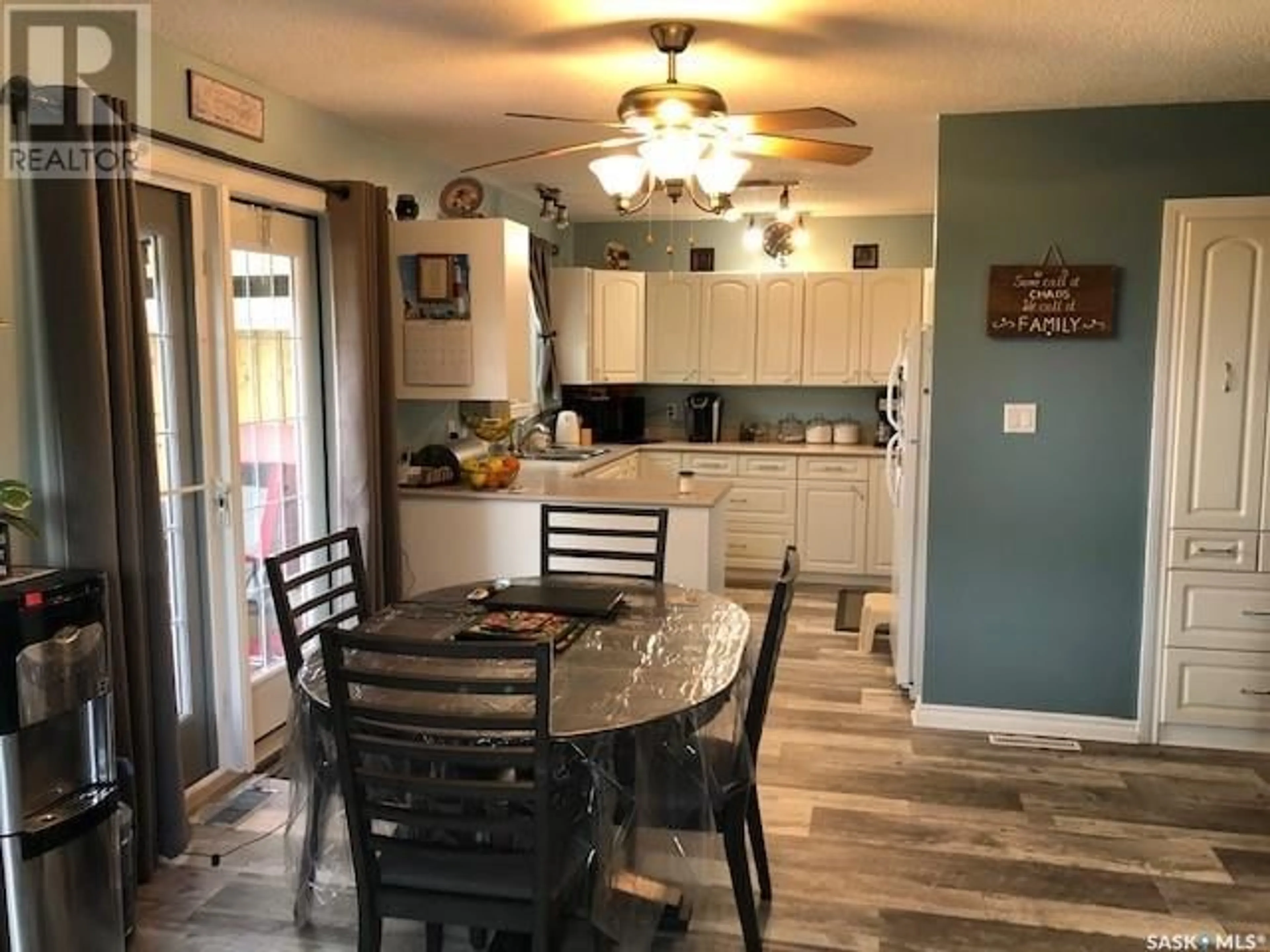 Open concept kitchen, unknown for HAMLET OF HIGHGATE, Battle River Rm No. 438 Saskatchewan S0M0E0