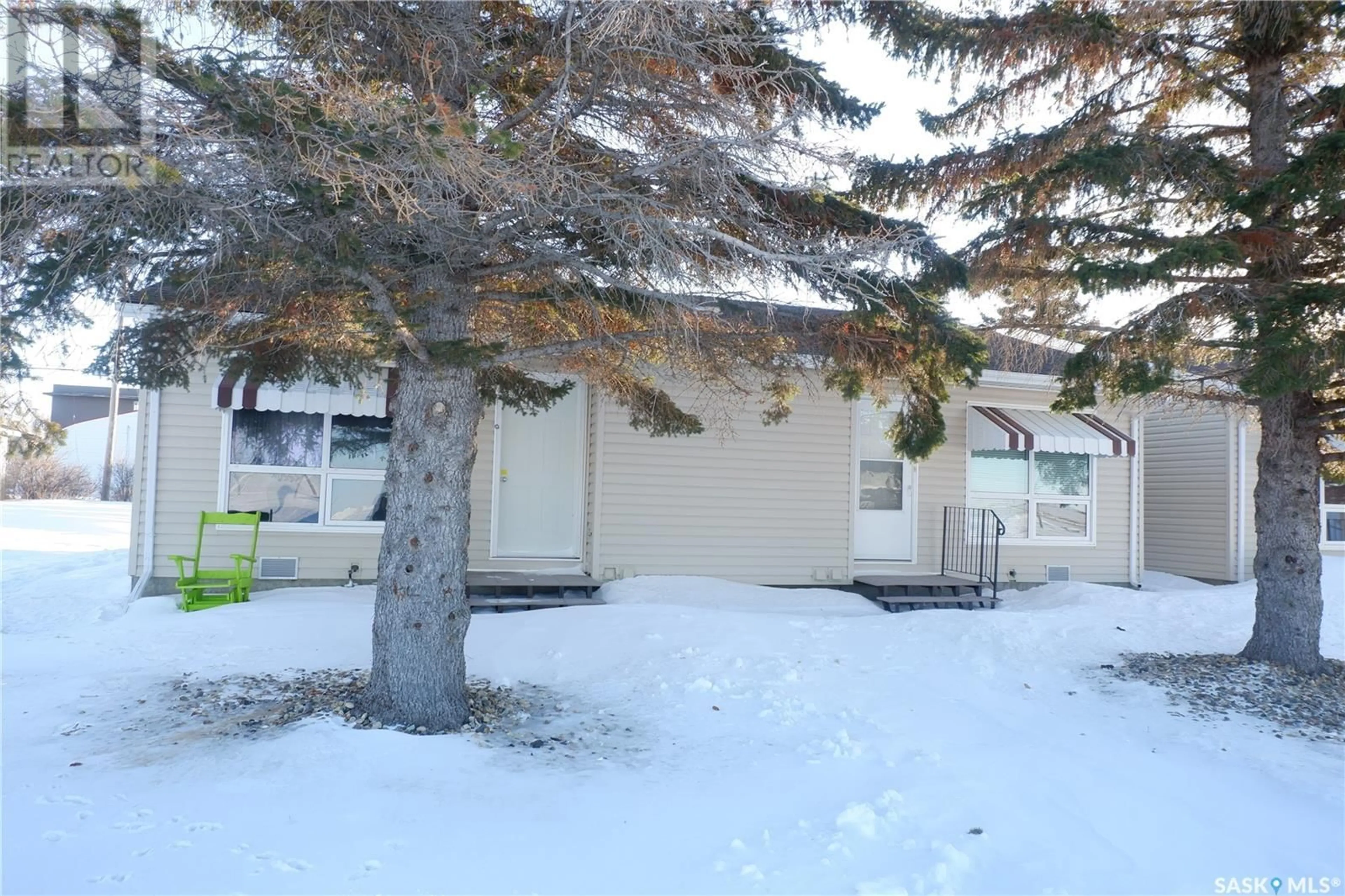 Patio, street for A&B 107 Brian STREET, Limerick Saskatchewan S0H2P0