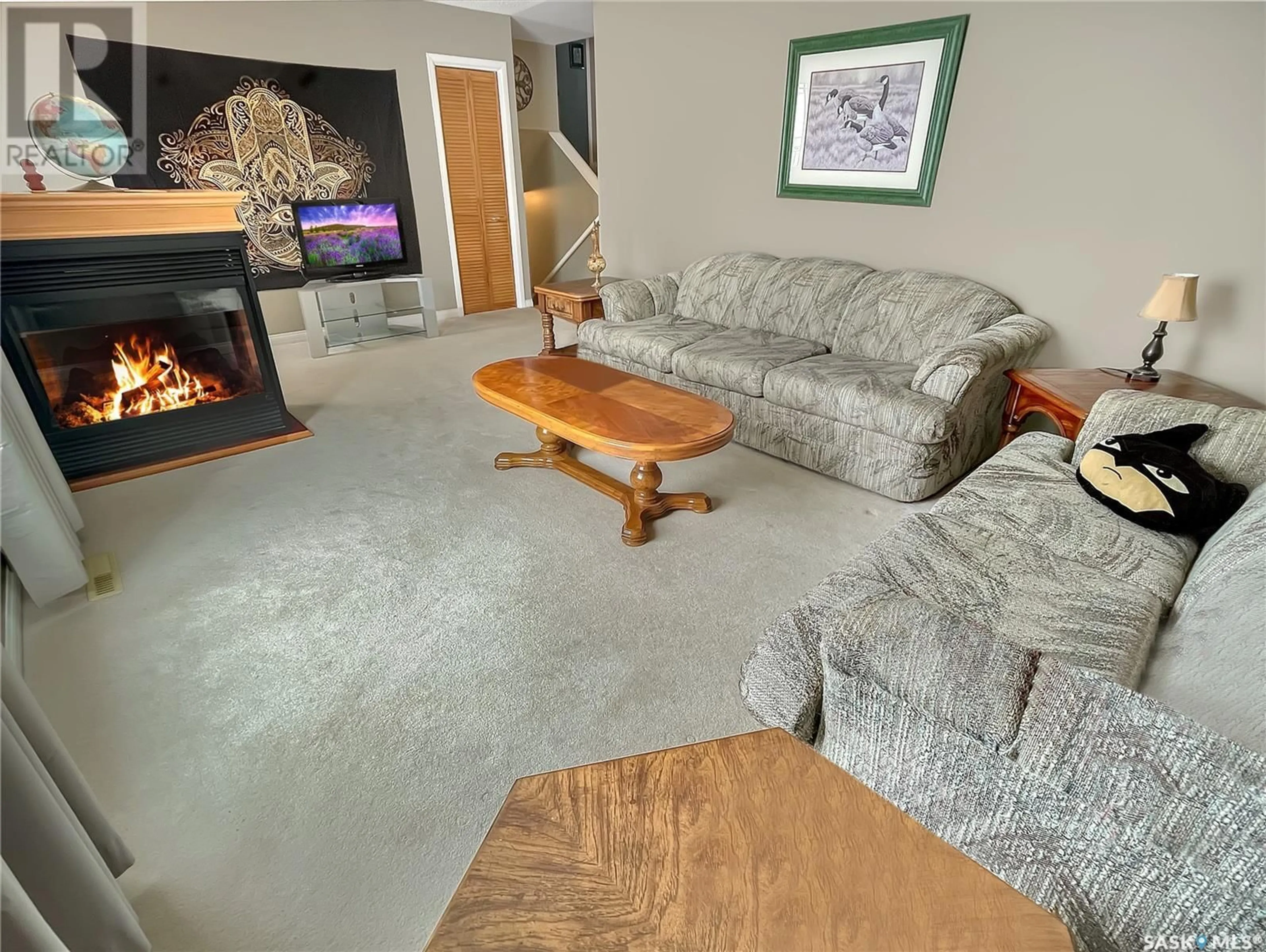 Living room with furniture, carpet floor for 78 Macdonald CRESCENT, Swift Current Saskatchewan S9H1P4