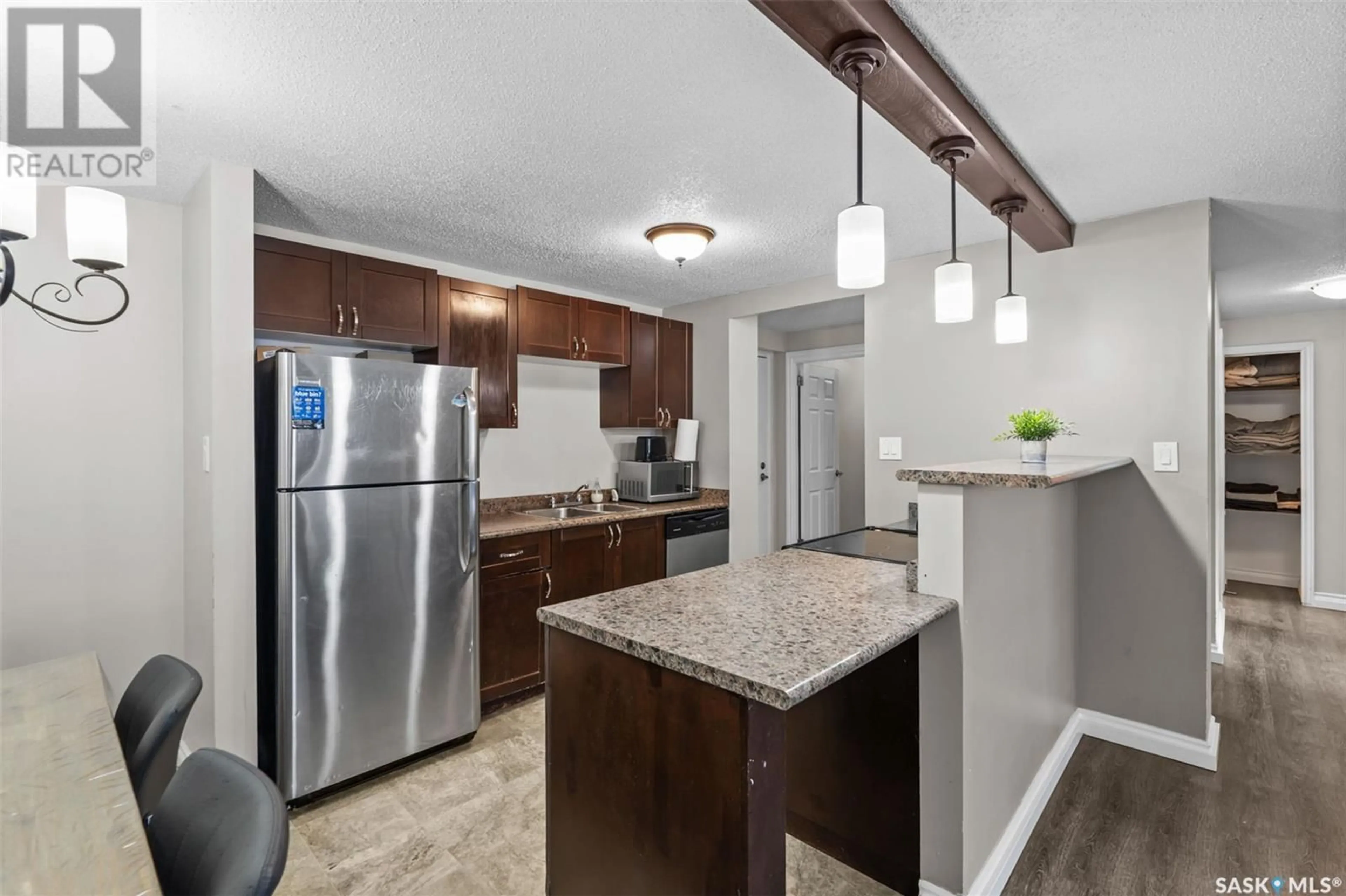 Open concept kitchen, unknown for 13 2707 7th STREET E, Saskatoon Saskatchewan S7H1A7