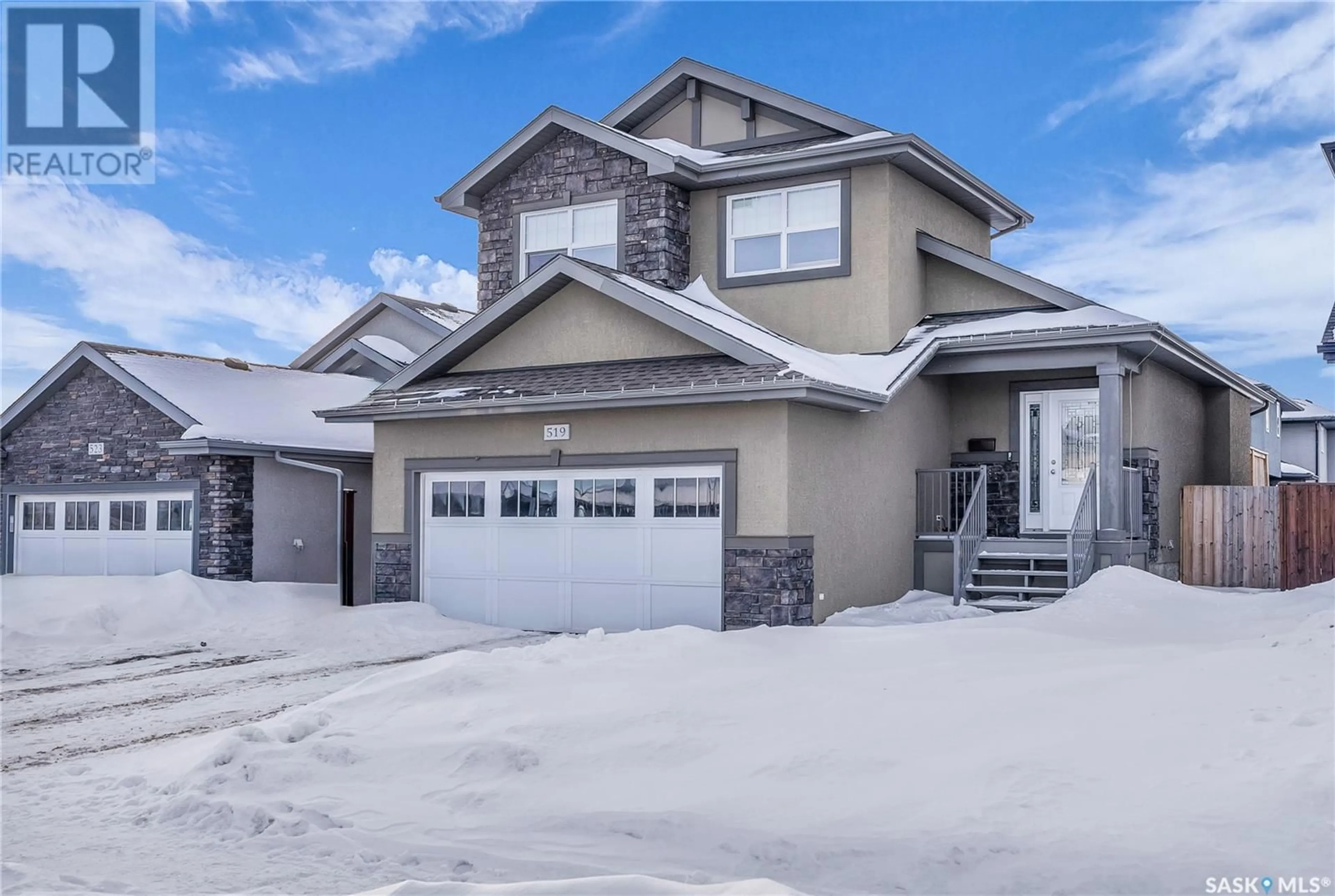 Home with vinyl exterior material, street for 519 Senick CRESCENT, Saskatoon Saskatchewan S7T0P6