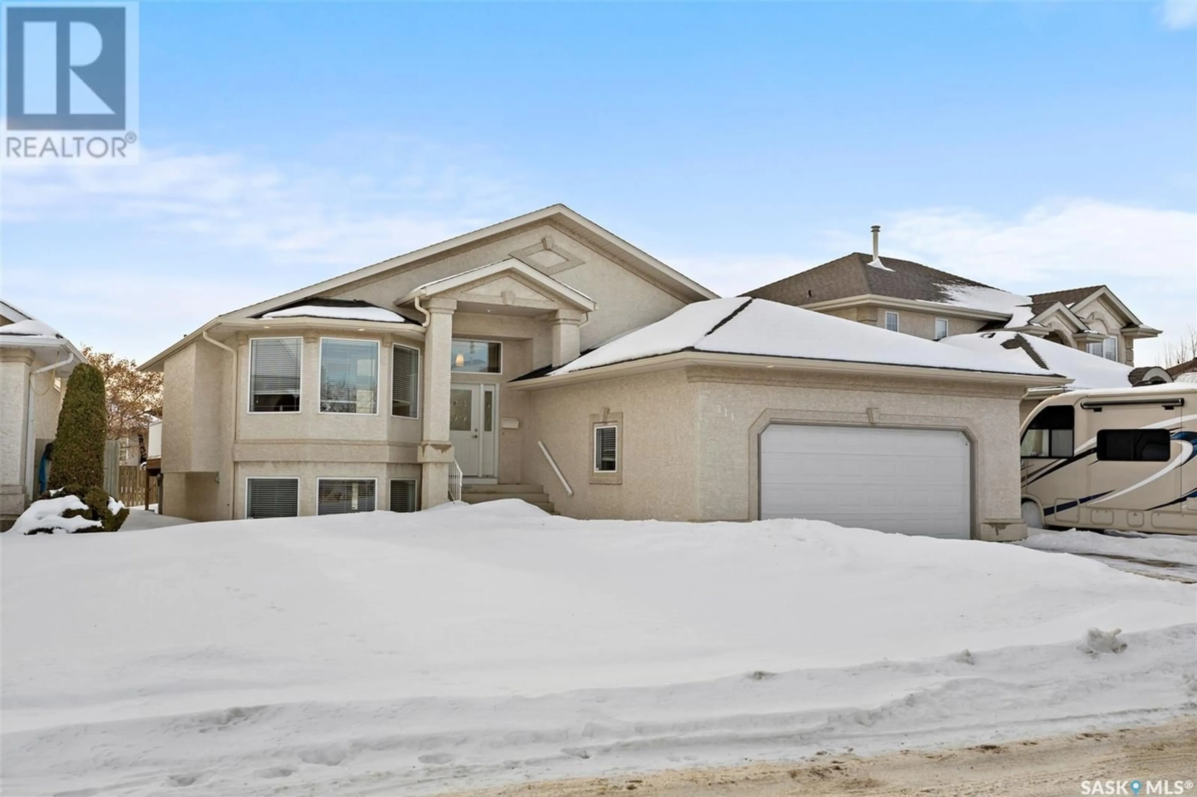 Home with vinyl exterior material, street for 211 Wright CRESCENT, Saskatoon Saskatchewan S7N4T6