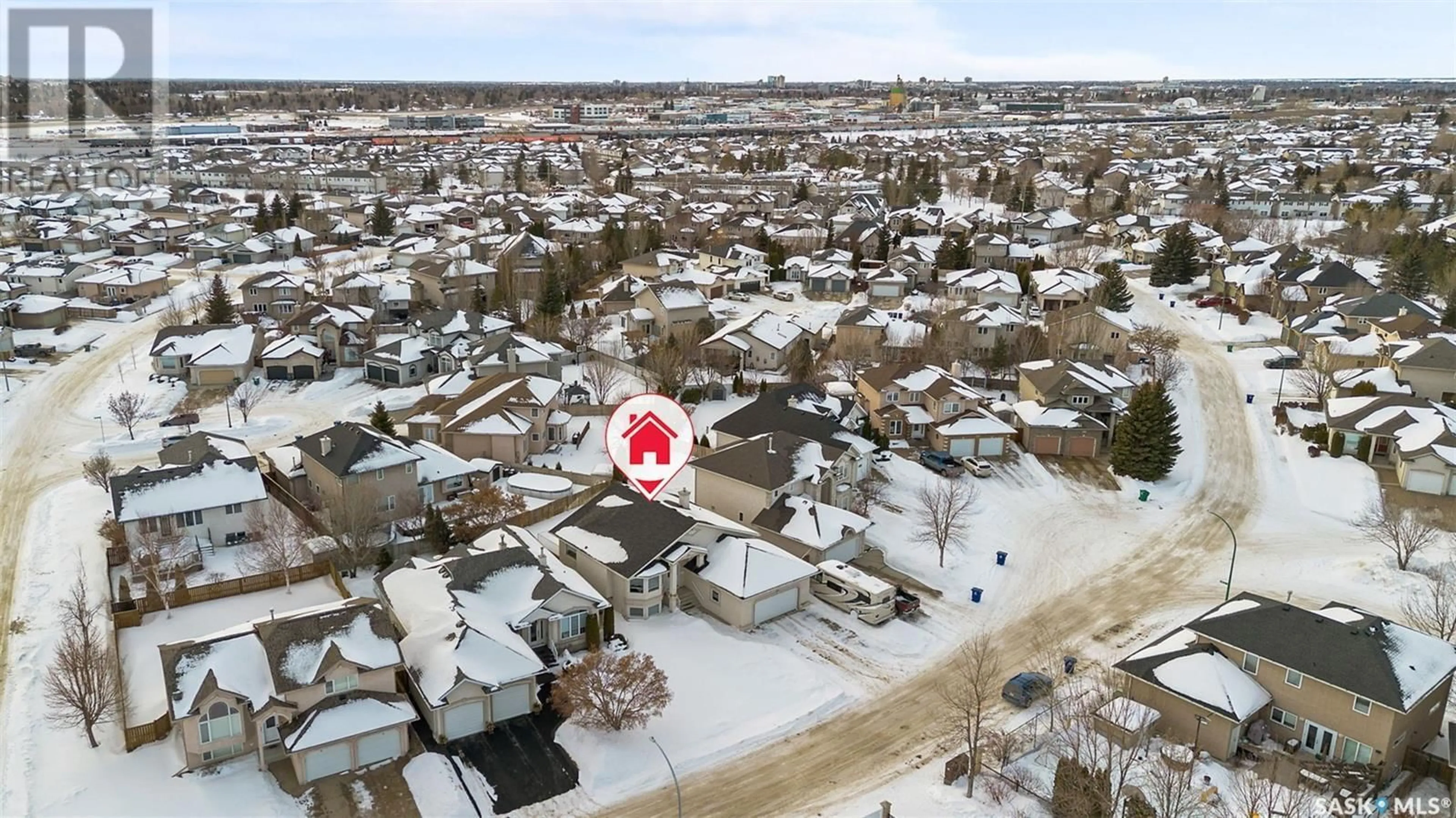 A pic from outside/outdoor area/front of a property/back of a property/a pic from drone, street for 211 Wright CRESCENT, Saskatoon Saskatchewan S7N4T6