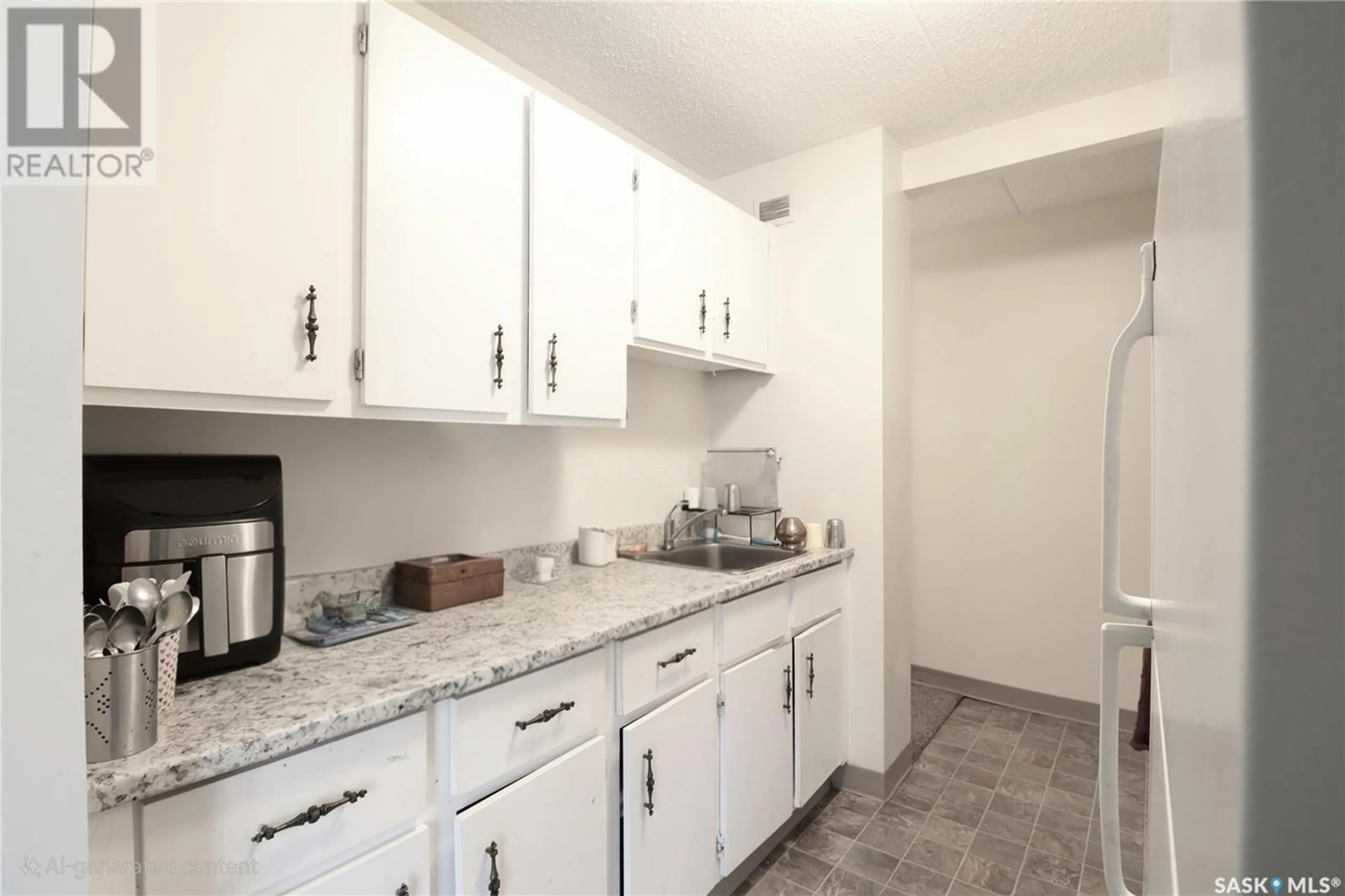 Standard kitchen, ceramic/tile floor for 35 - 24 CENTENNIAL STREET, Regina Saskatchewan S4S6P8