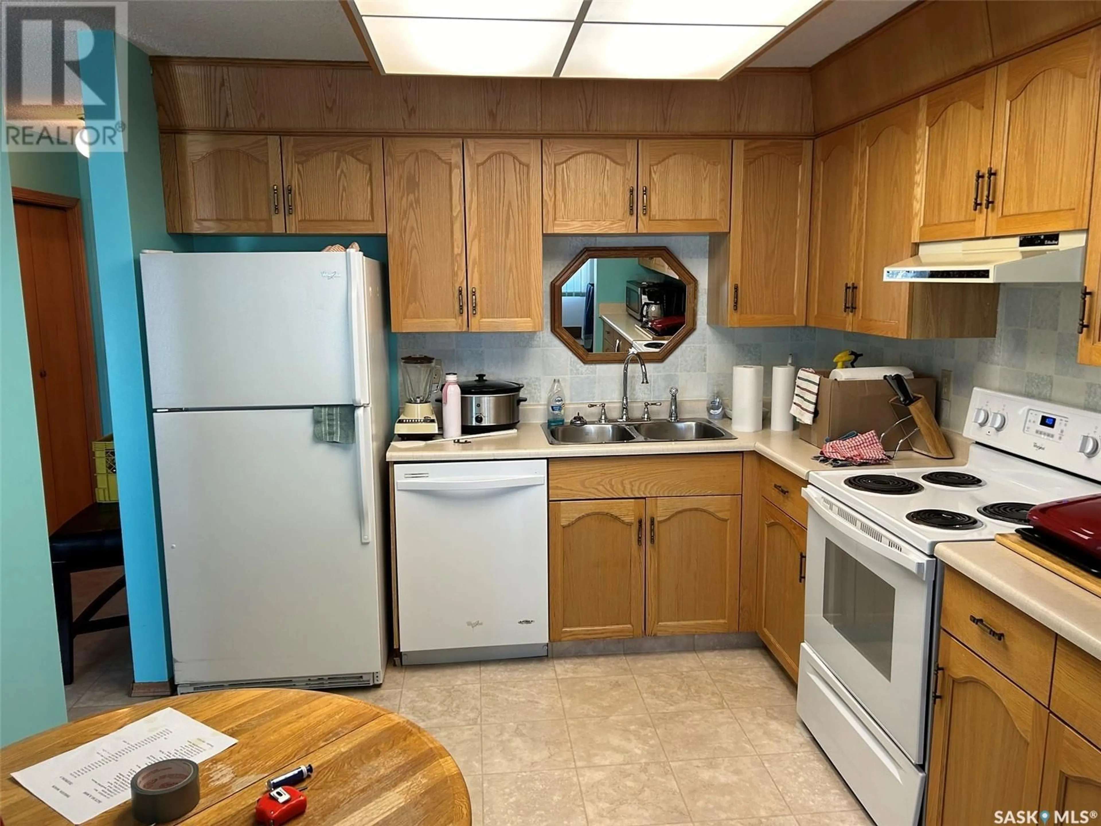 Standard kitchen, unknown for 203 1442 102nd STREET, North Battleford Saskatchewan S9A1G7