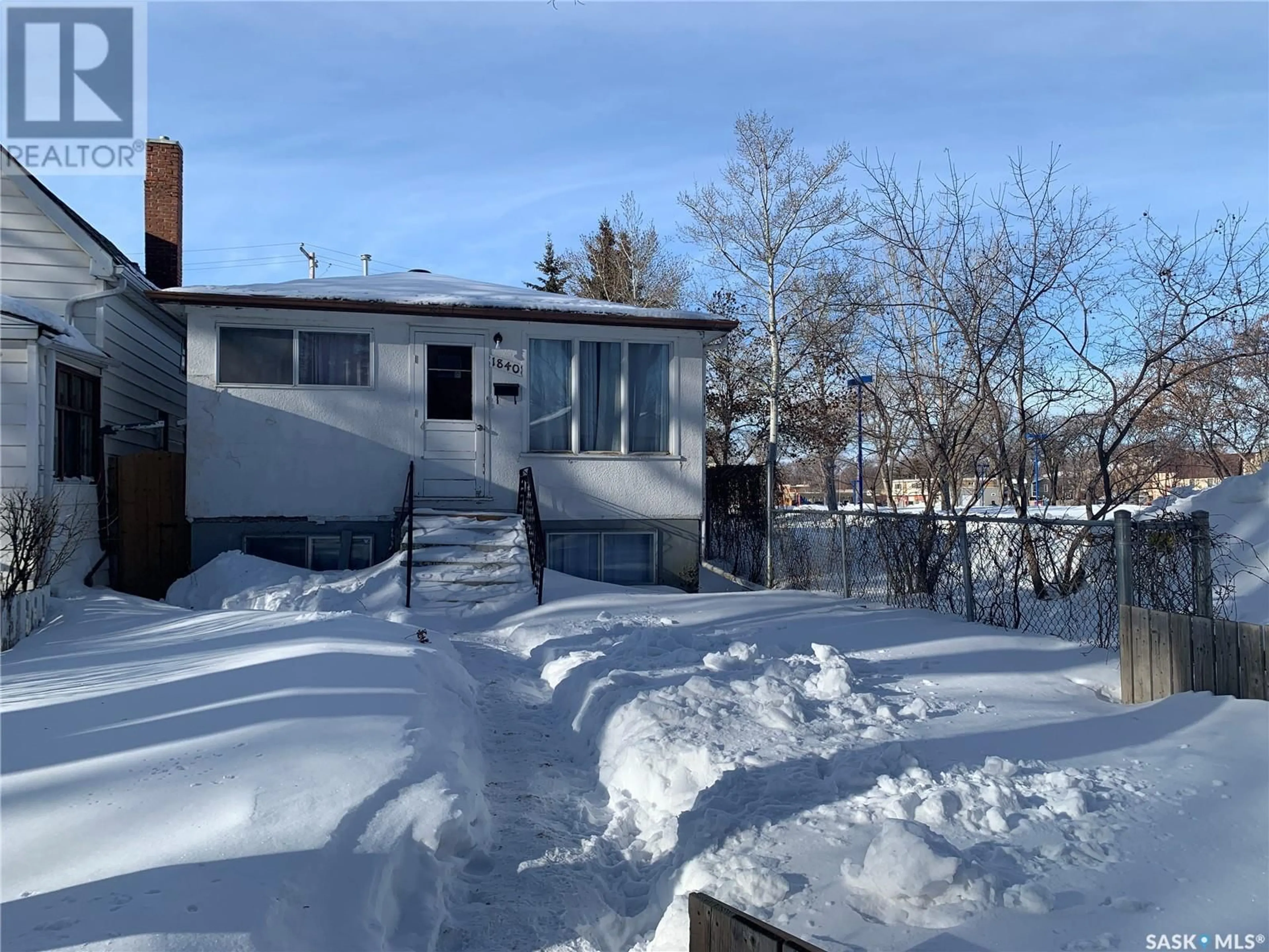 A pic from outside/outdoor area/front of a property/back of a property/a pic from drone, street for 1840 Quebec STREET, Regina Saskatchewan S4P1J5