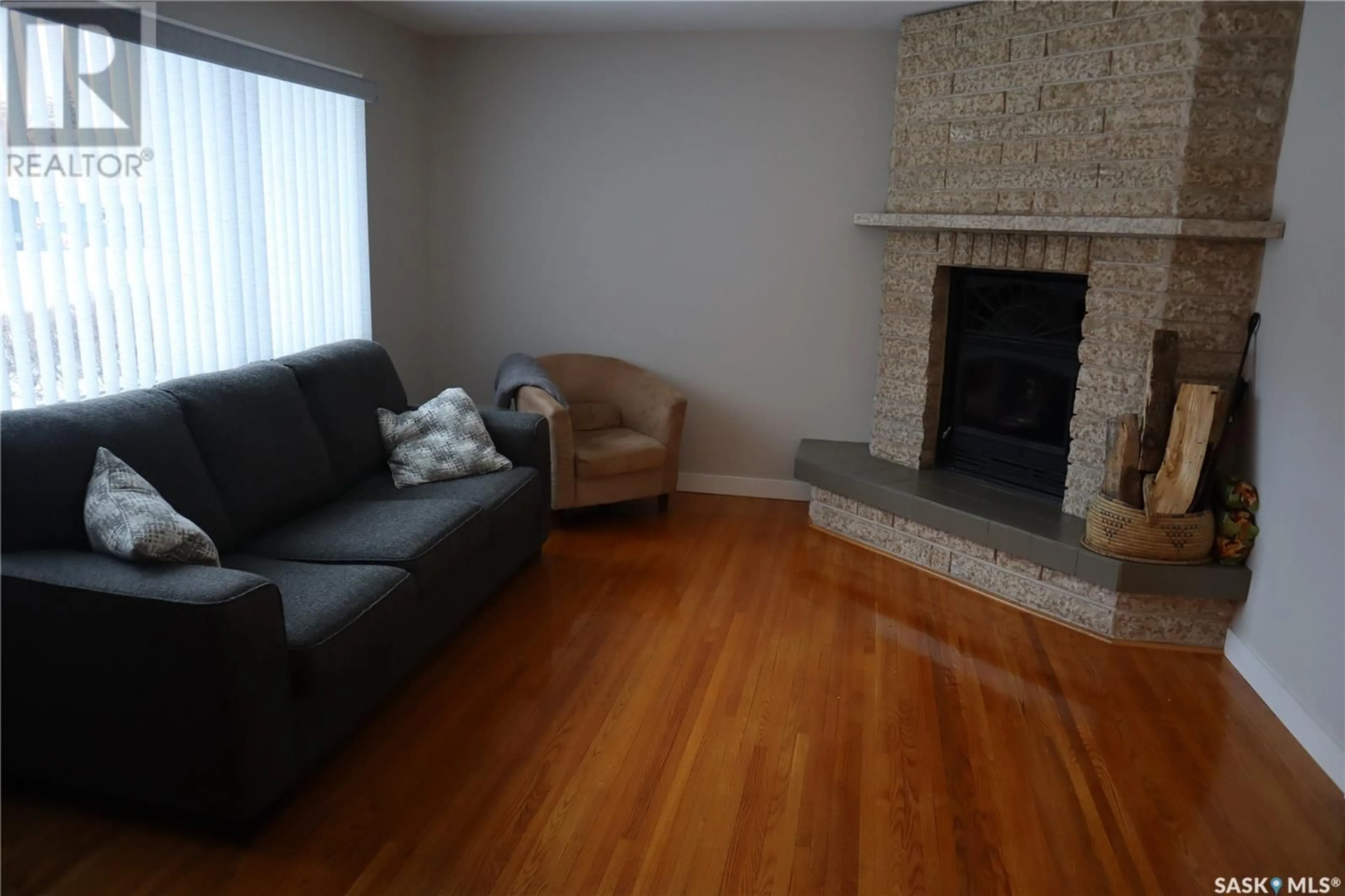 Living room with furniture, wood/laminate floor for 36 MACDERMID CRESCENT, Saskatoon Saskatchewan S7J2R2