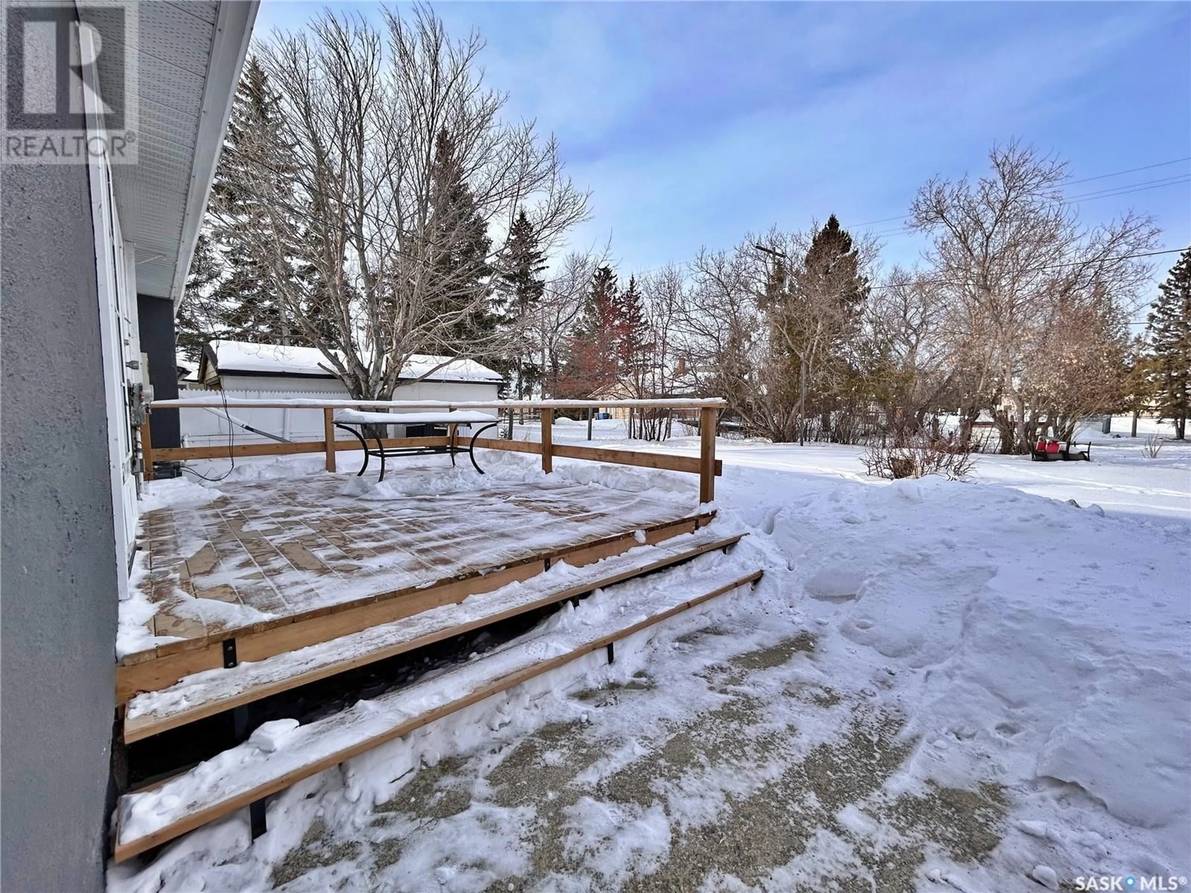 Patio, street for 105 Railway AVENUE, Wawota Saskatchewan S0G5A0