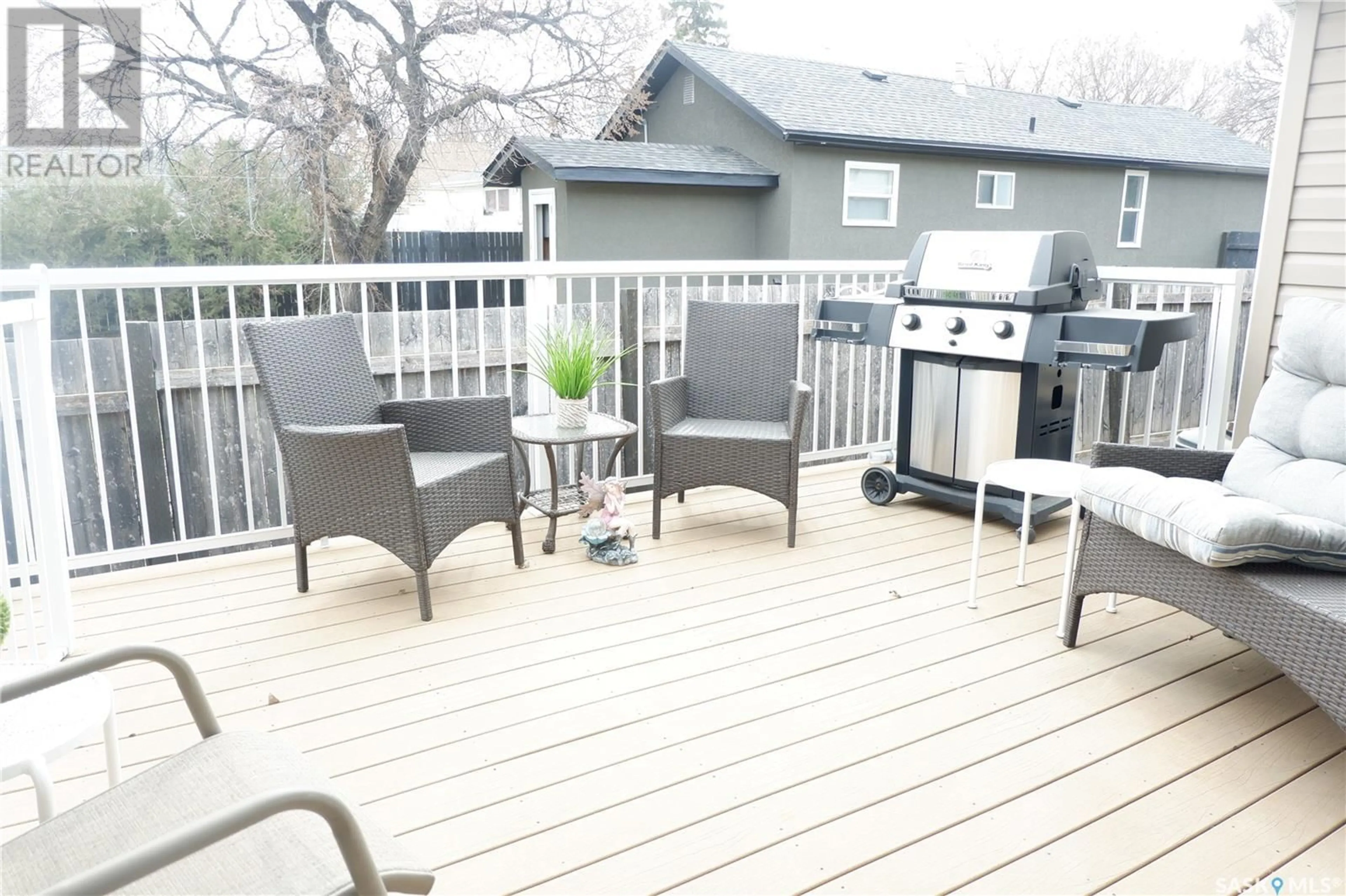 Patio, unknown for E 401 3rd AVENUE E, Assiniboia Saskatchewan S0H0B0