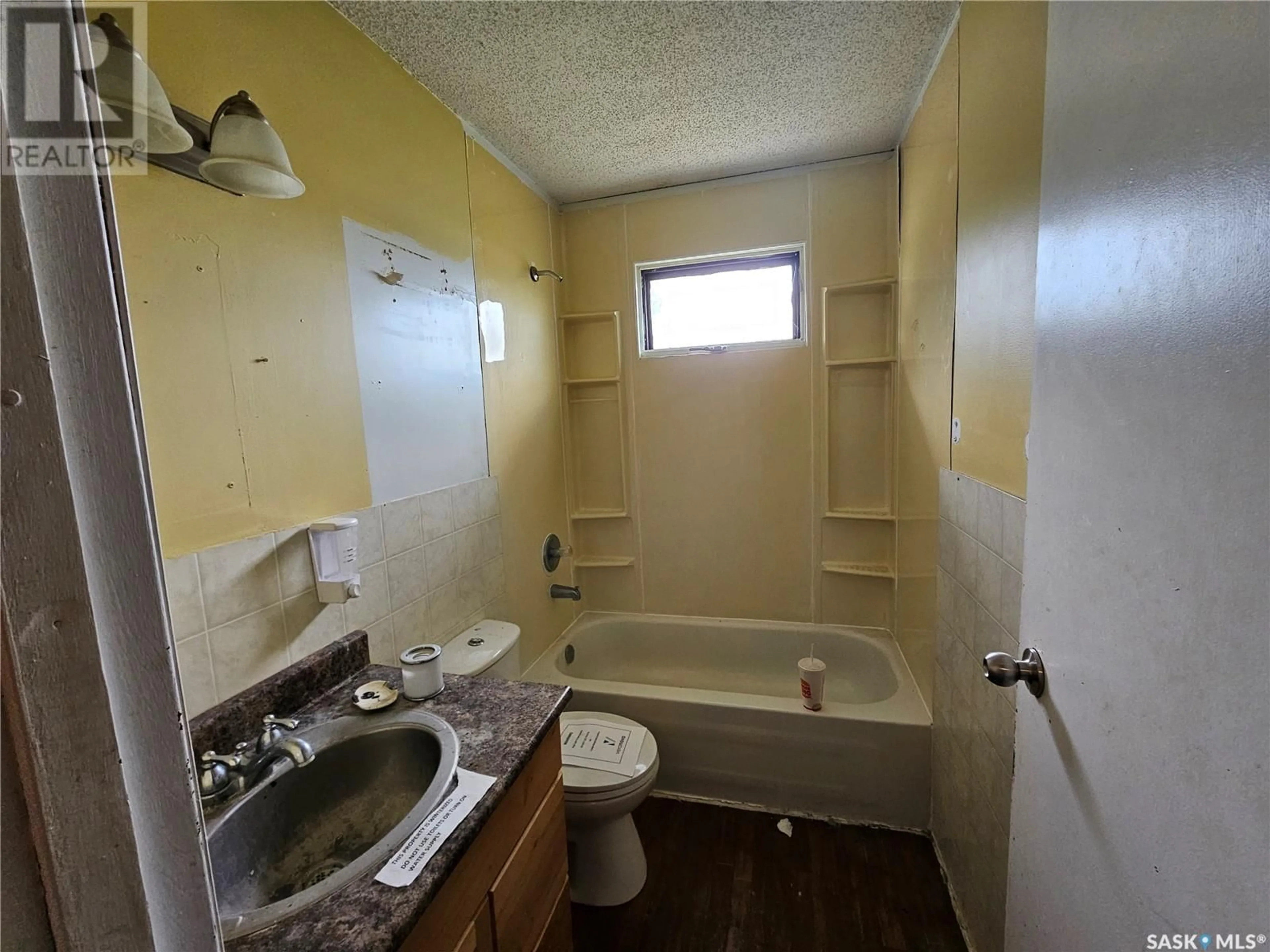 Standard bathroom, unknown for 153 4th STREET W, Pierceland Saskatchewan S0M2K0