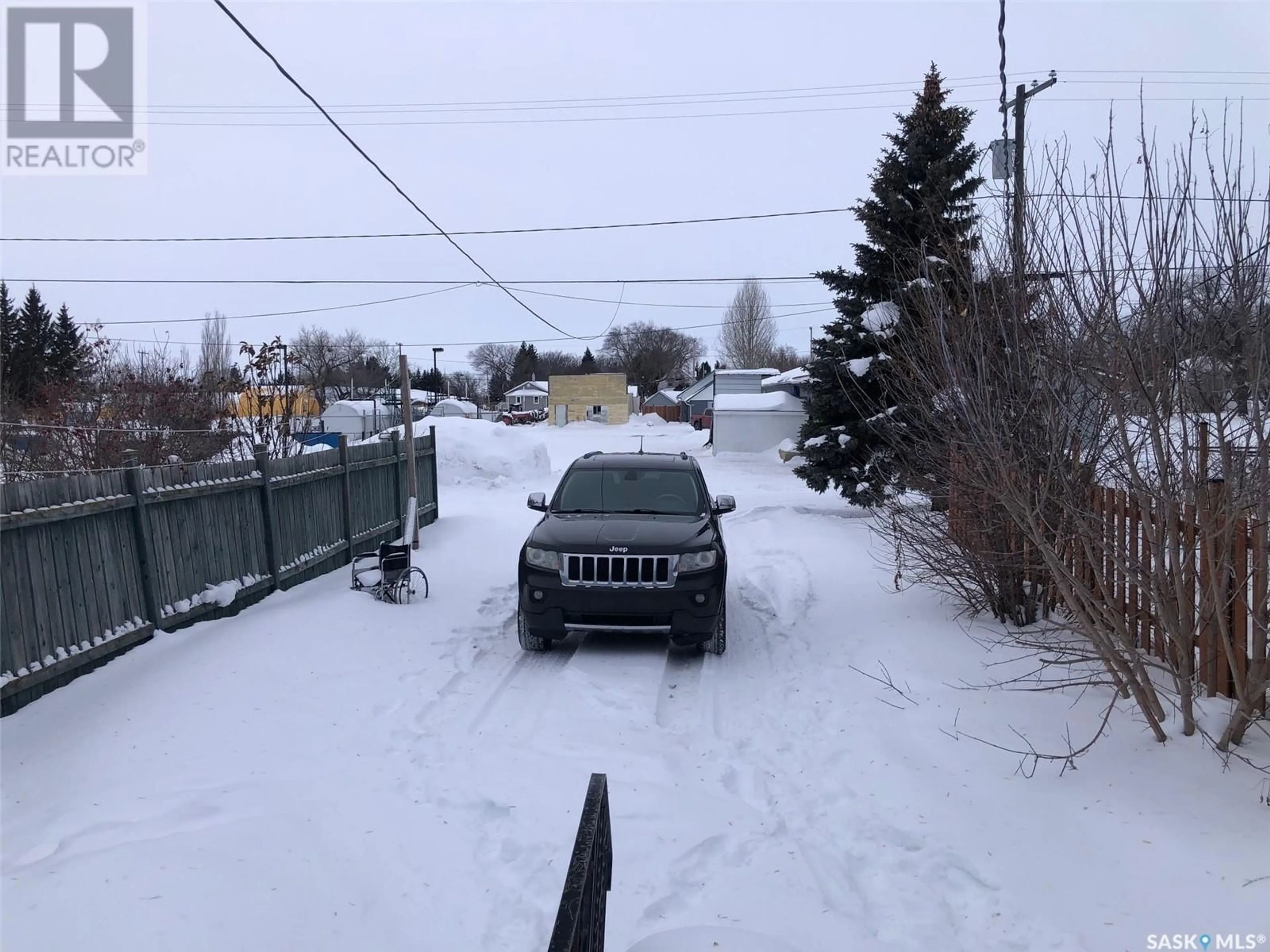 Parking for 408 1ST AVENUE, Buchanan Saskatchewan S0A0L0