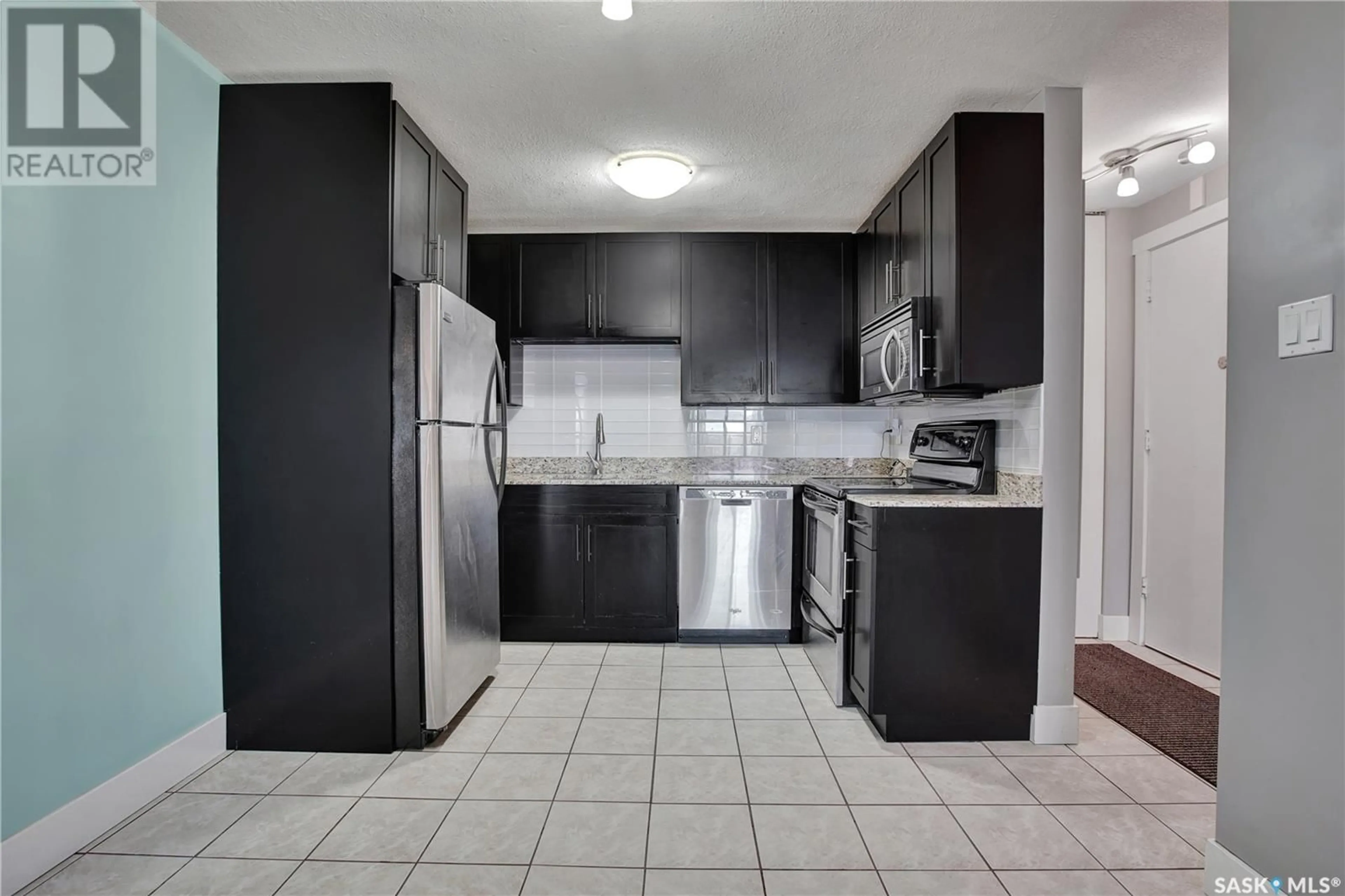 Standard kitchen, unknown for 12 2410 Louise STREET, Saskatoon Saskatchewan S7J0P2