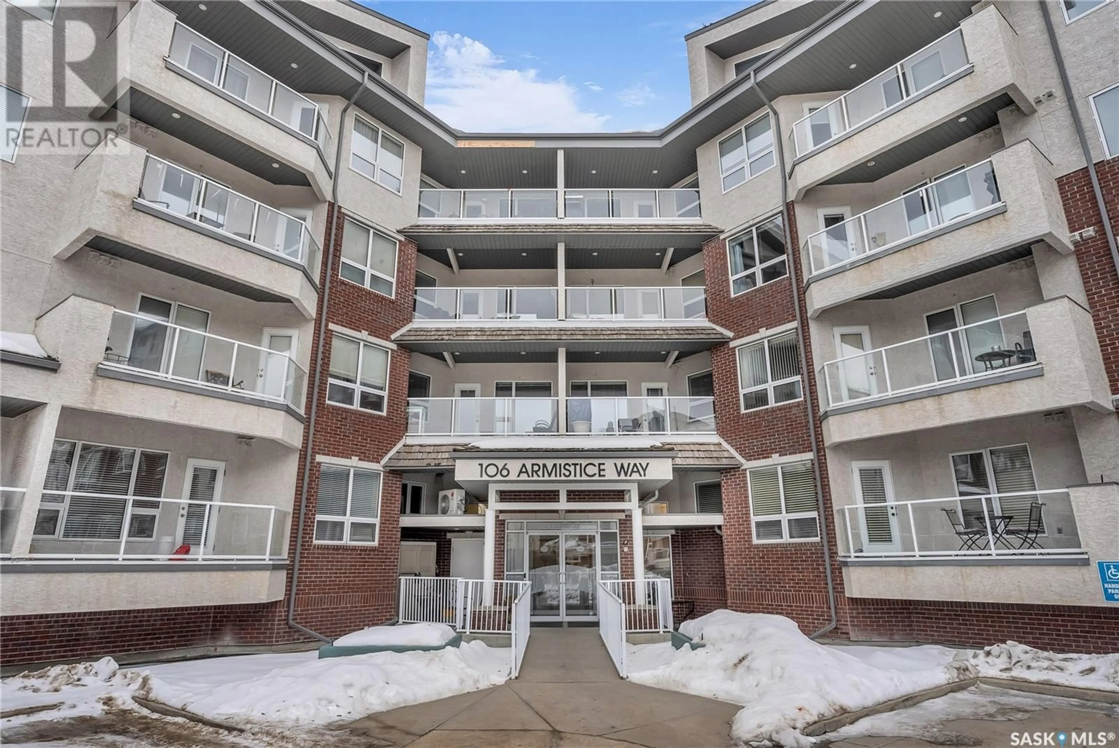 Indoor foyer for 301 106 Armistice WAY, Saskatoon Saskatchewan S7J2H4