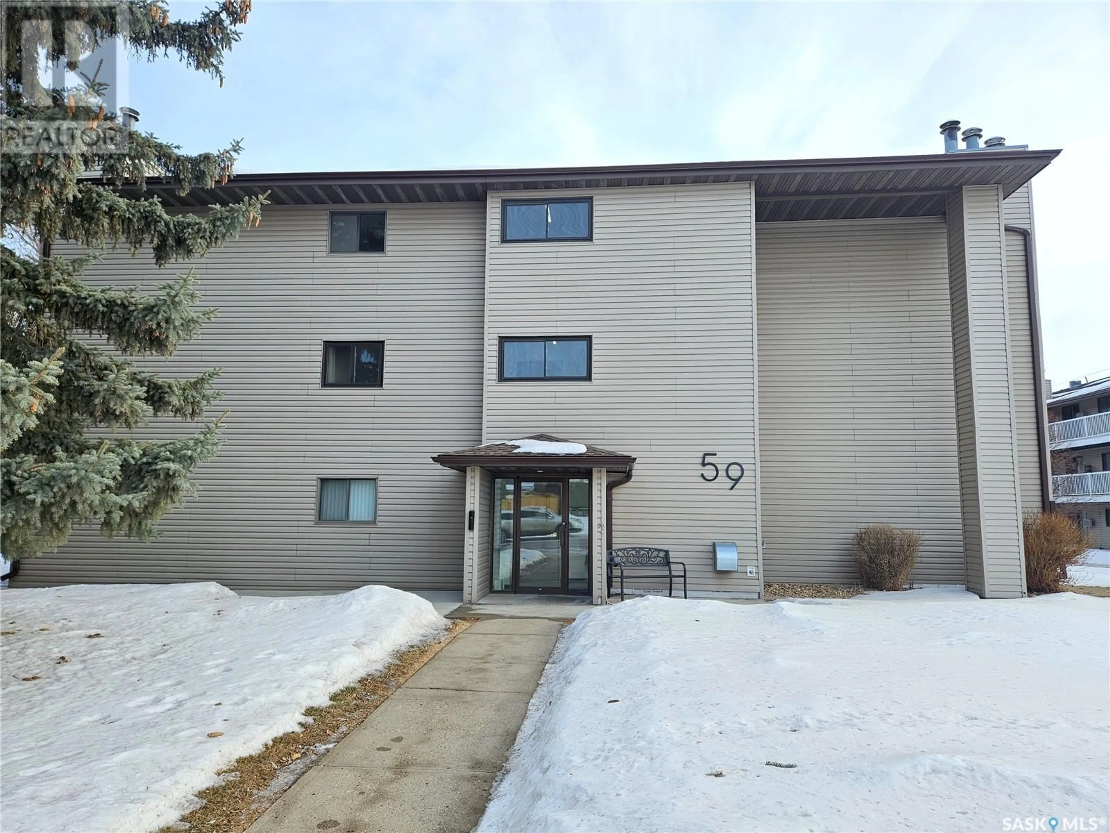 Indoor foyer for 301 59 Wood Lily DRIVE, Moose Jaw Saskatchewan S6J1E9