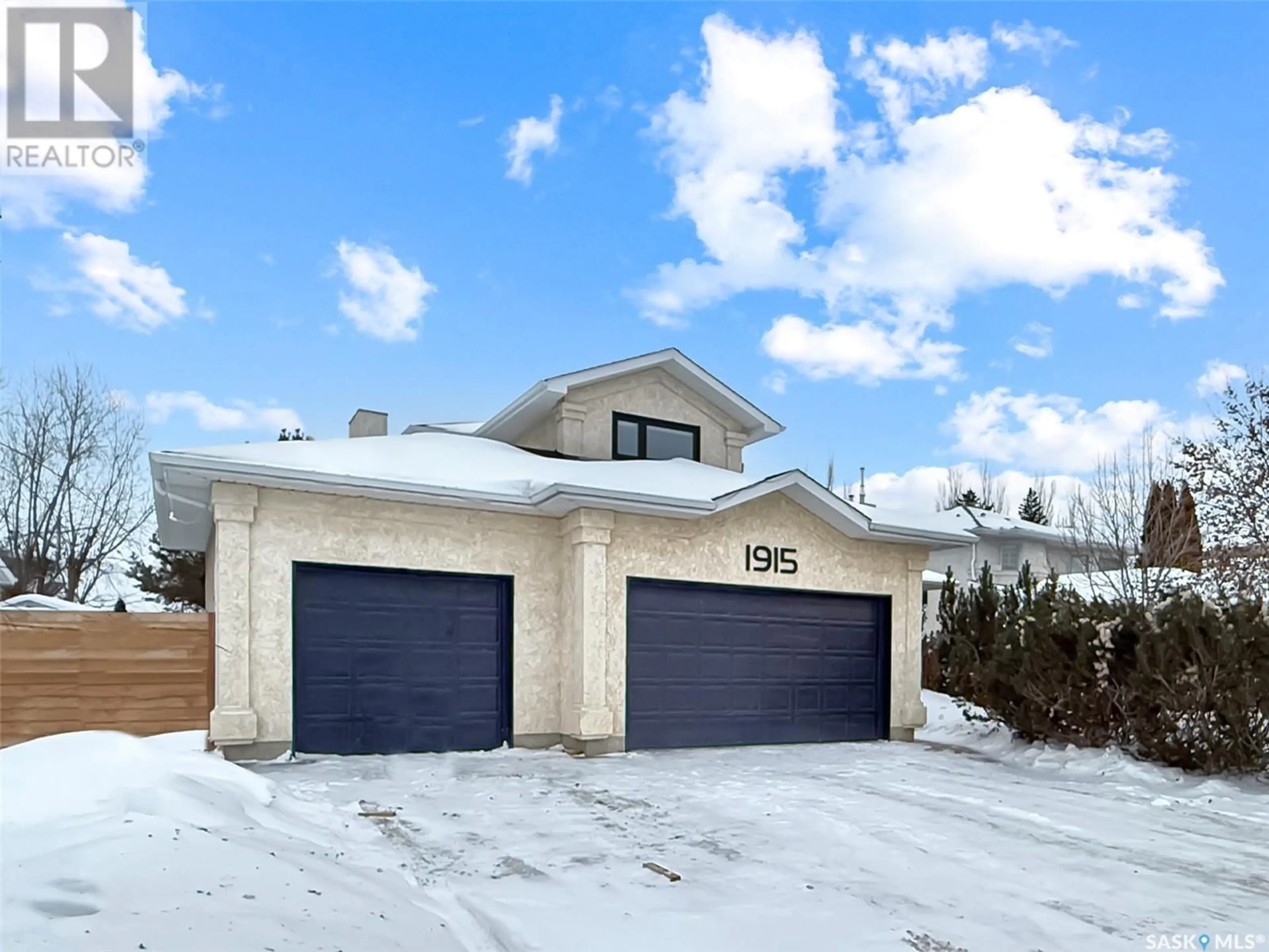 Indoor garage for 1915 Kenderdine ROAD, Saskatoon Saskatchewan S7N4J1