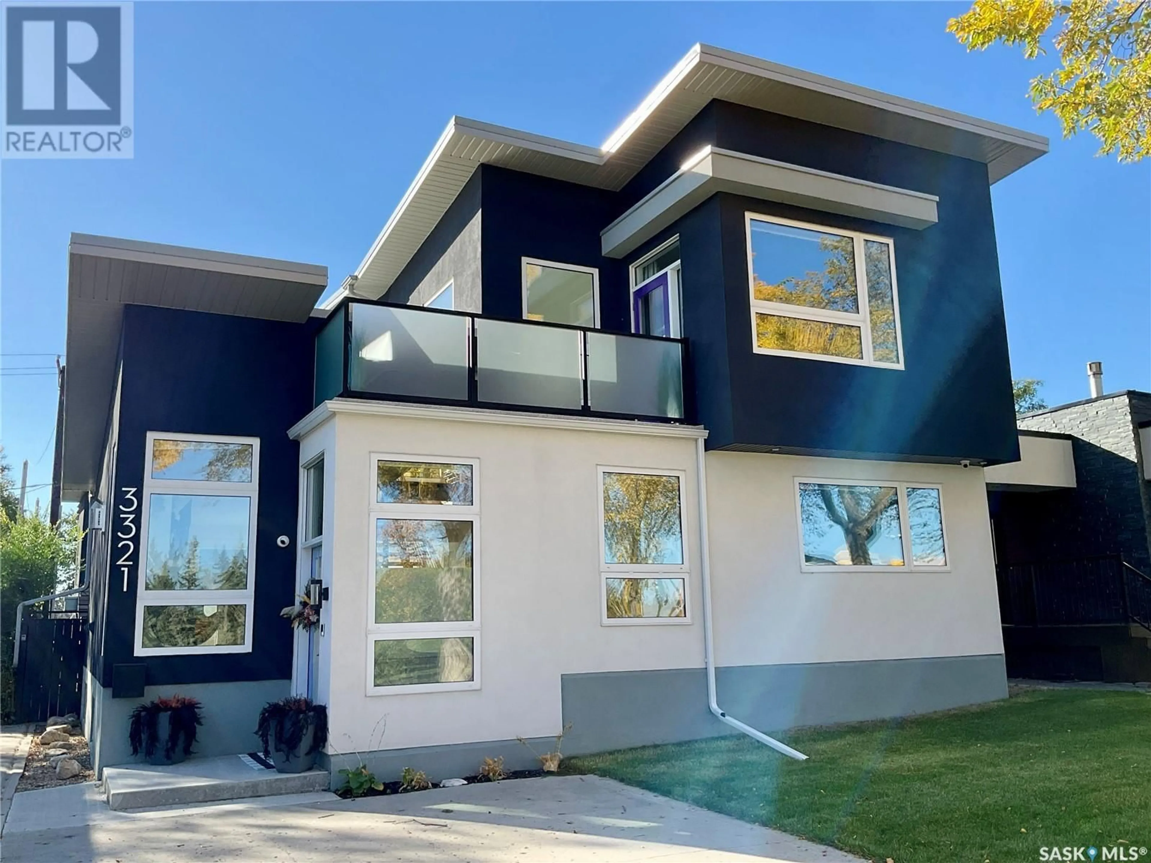 Home with vinyl exterior material, street for 3321 Regina AVENUE, Regina Saskatchewan S4S0H3