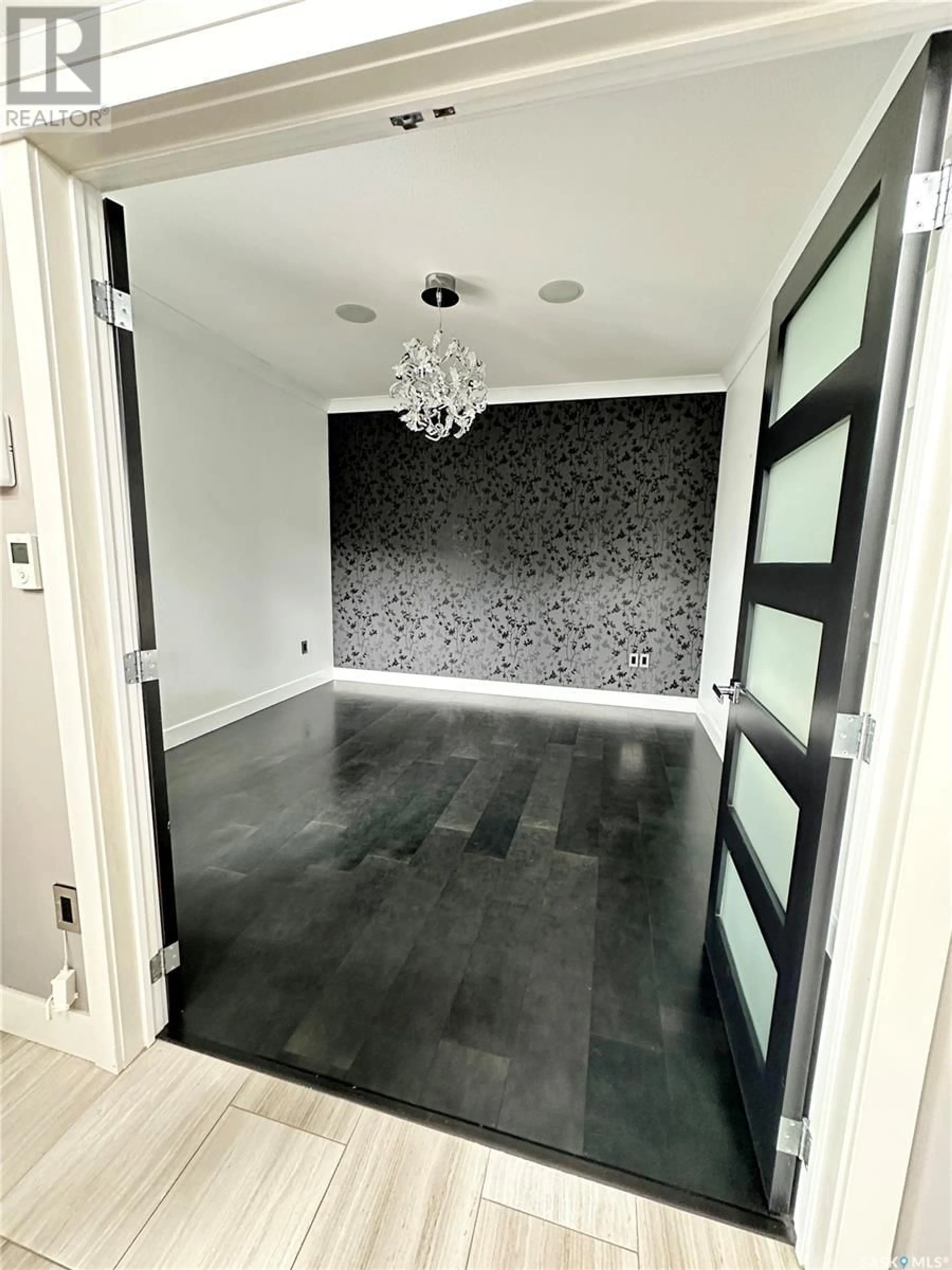 Indoor entryway for 837 Johnston DRIVE, Weyburn Saskatchewan S4H3M5