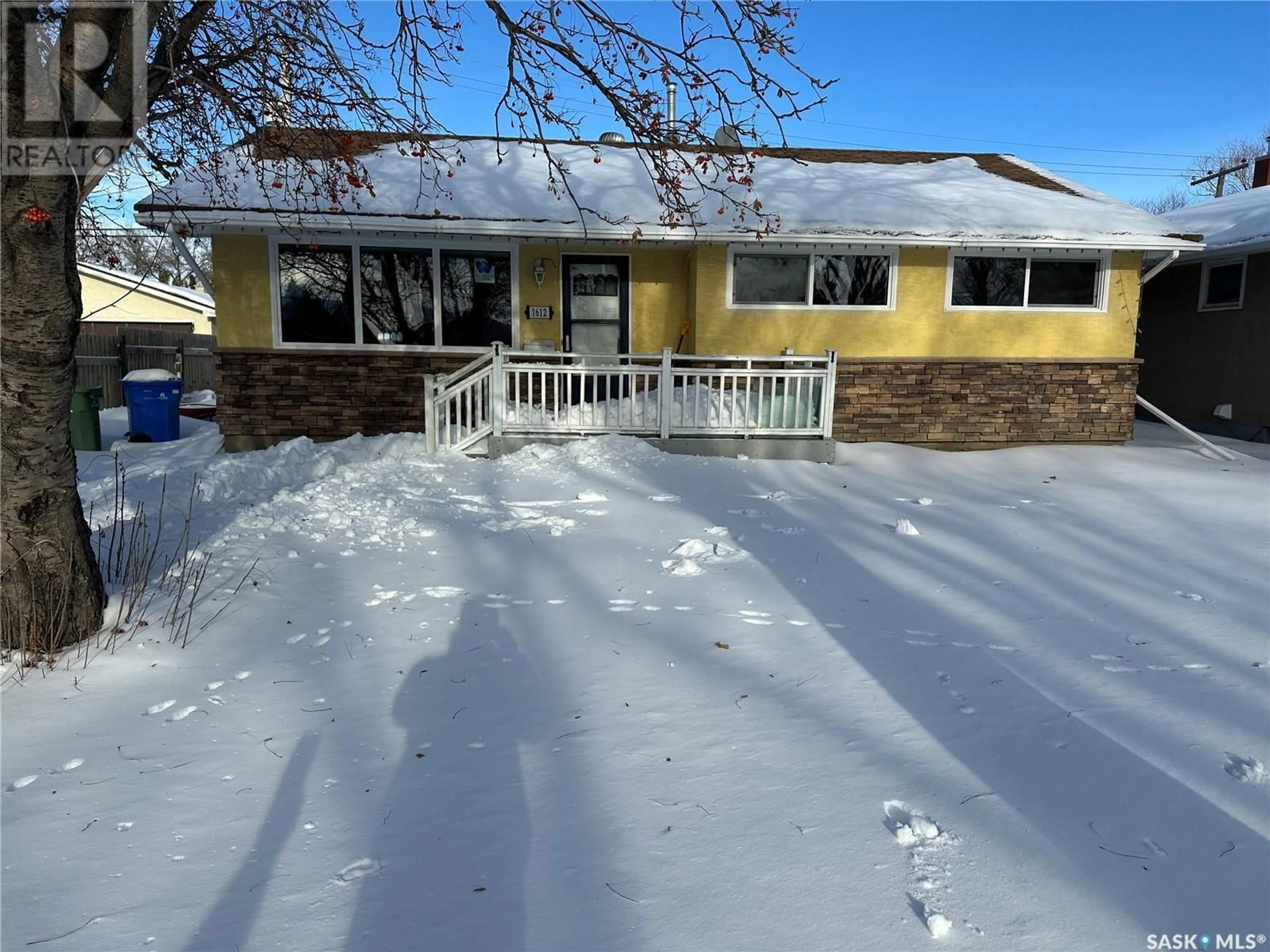 A pic from outside/outdoor area/front of a property/back of a property/a pic from drone, unknown for 1612 8th AVENUE N, Regina Saskatchewan S4R0G3