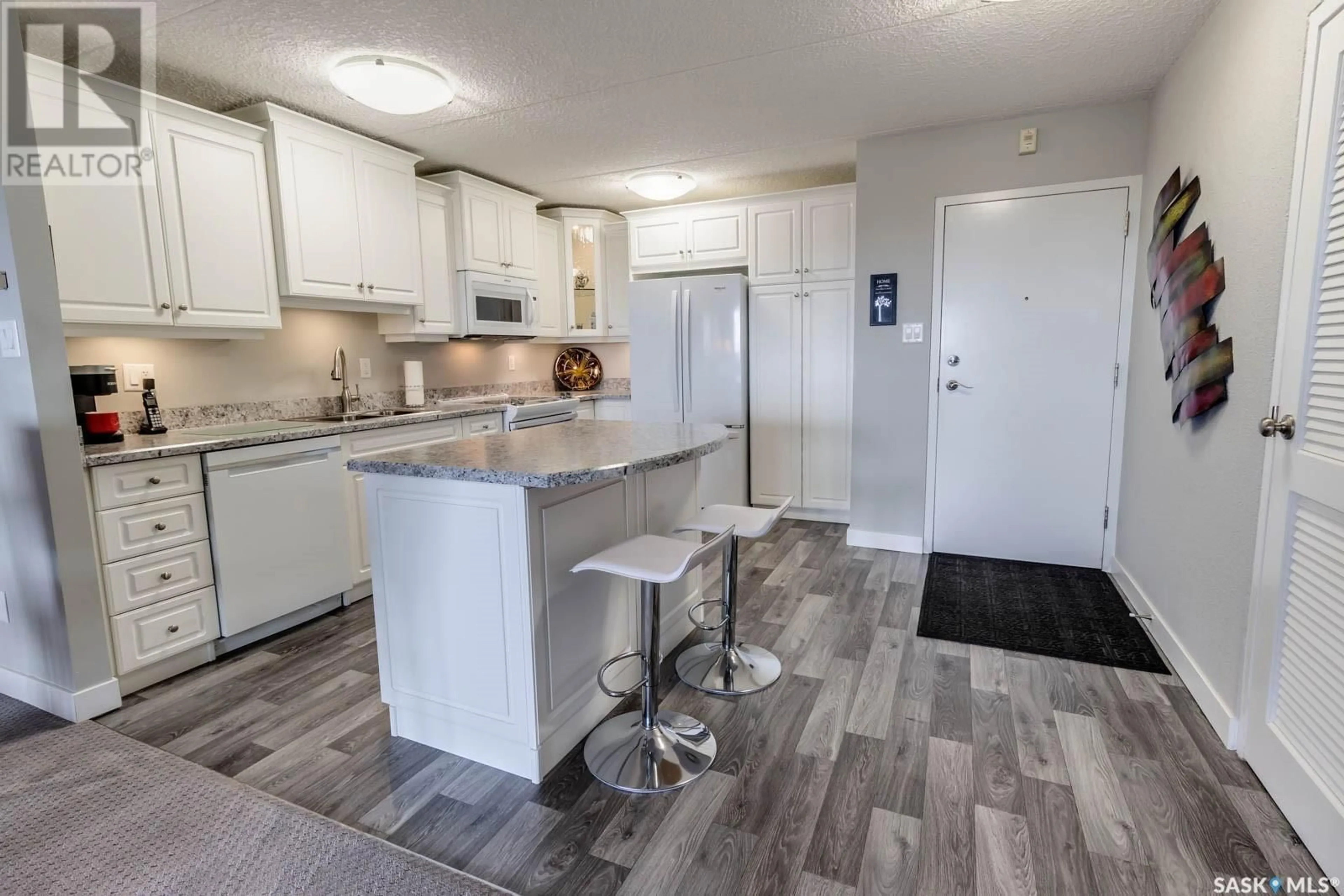 Open concept kitchen, unknown for 908 3520 Hillsdale STREET, Regina Saskatchewan S4S5Z5