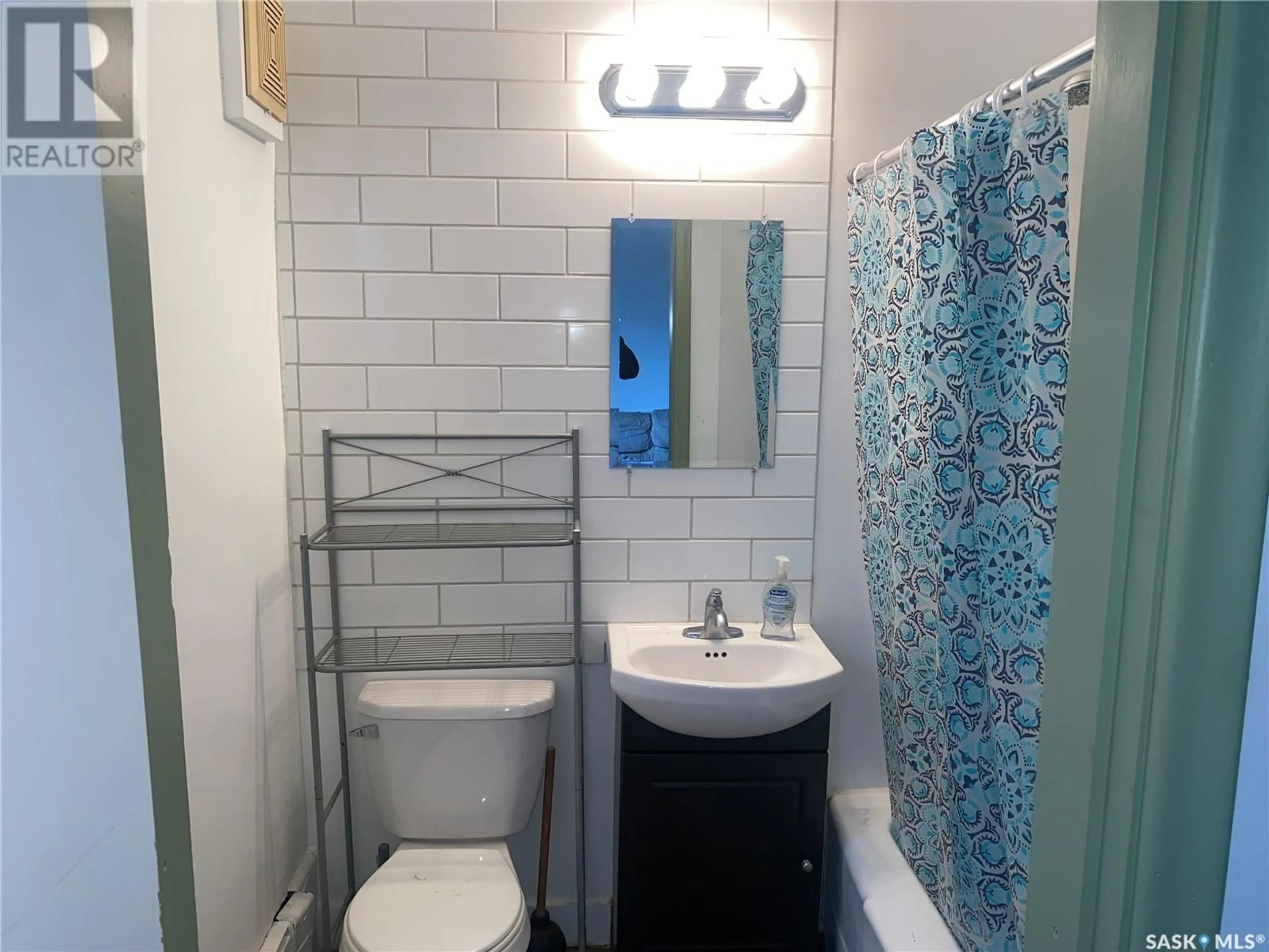 Standard bathroom, ceramic/tile floor for 12 400 4th AVENUE N, Saskatoon Saskatchewan S7K2M3