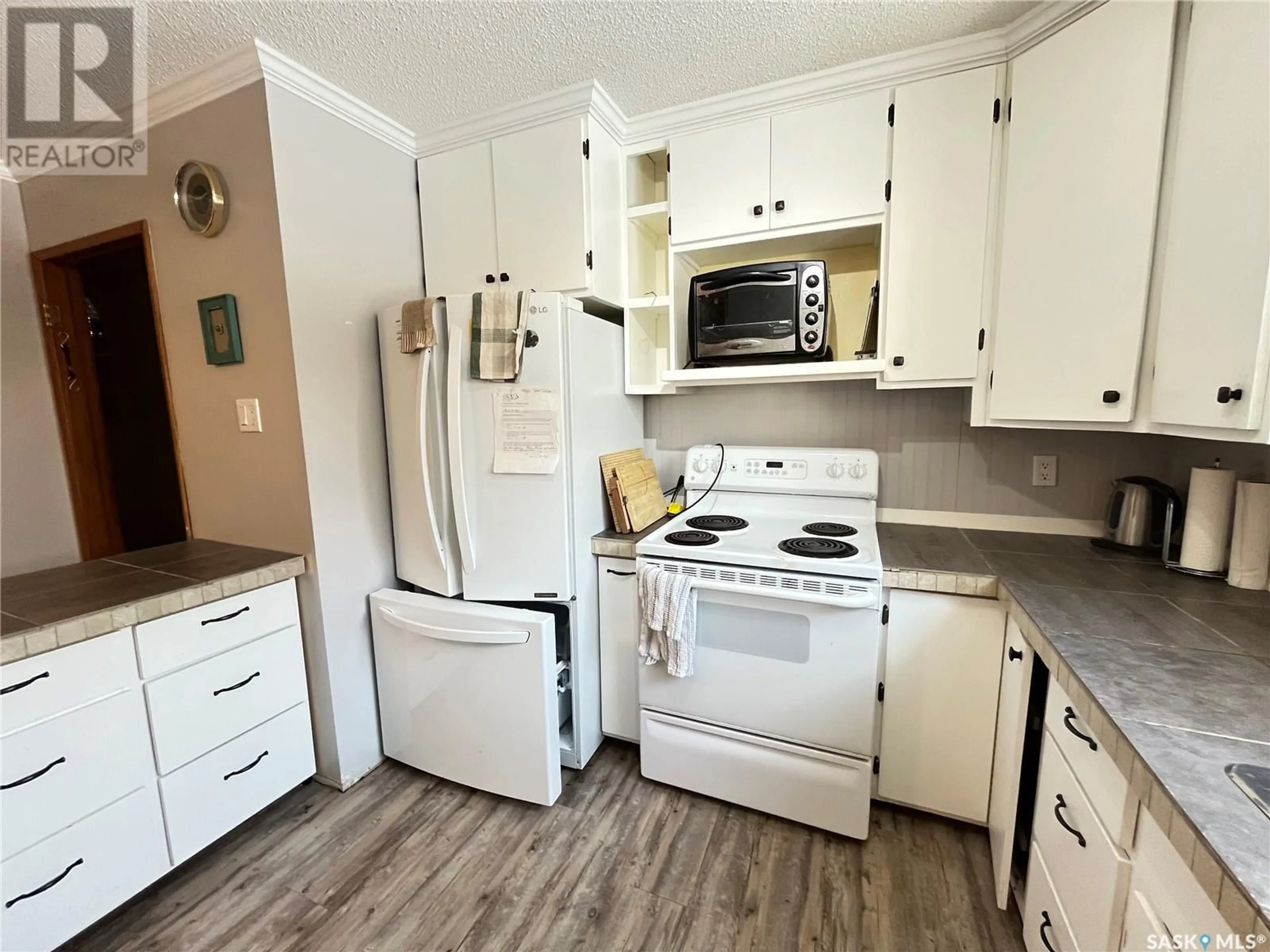 Standard kitchen, wood/laminate floor for 404 JASPER STREET, Maple Creek Saskatchewan S0N1N0