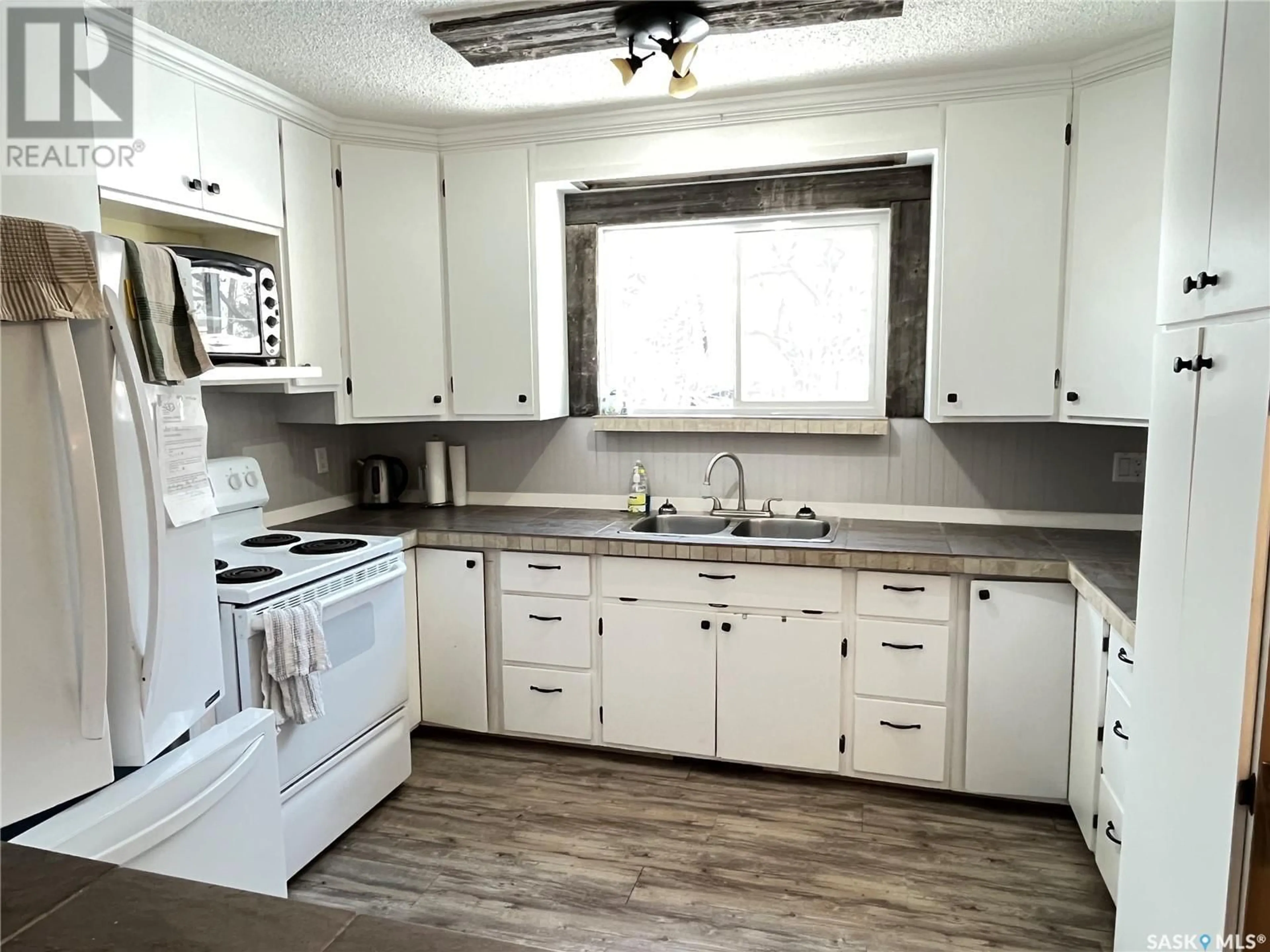 Standard kitchen, unknown for 404 Jasper STREET, Maple Creek Saskatchewan S0N1N0