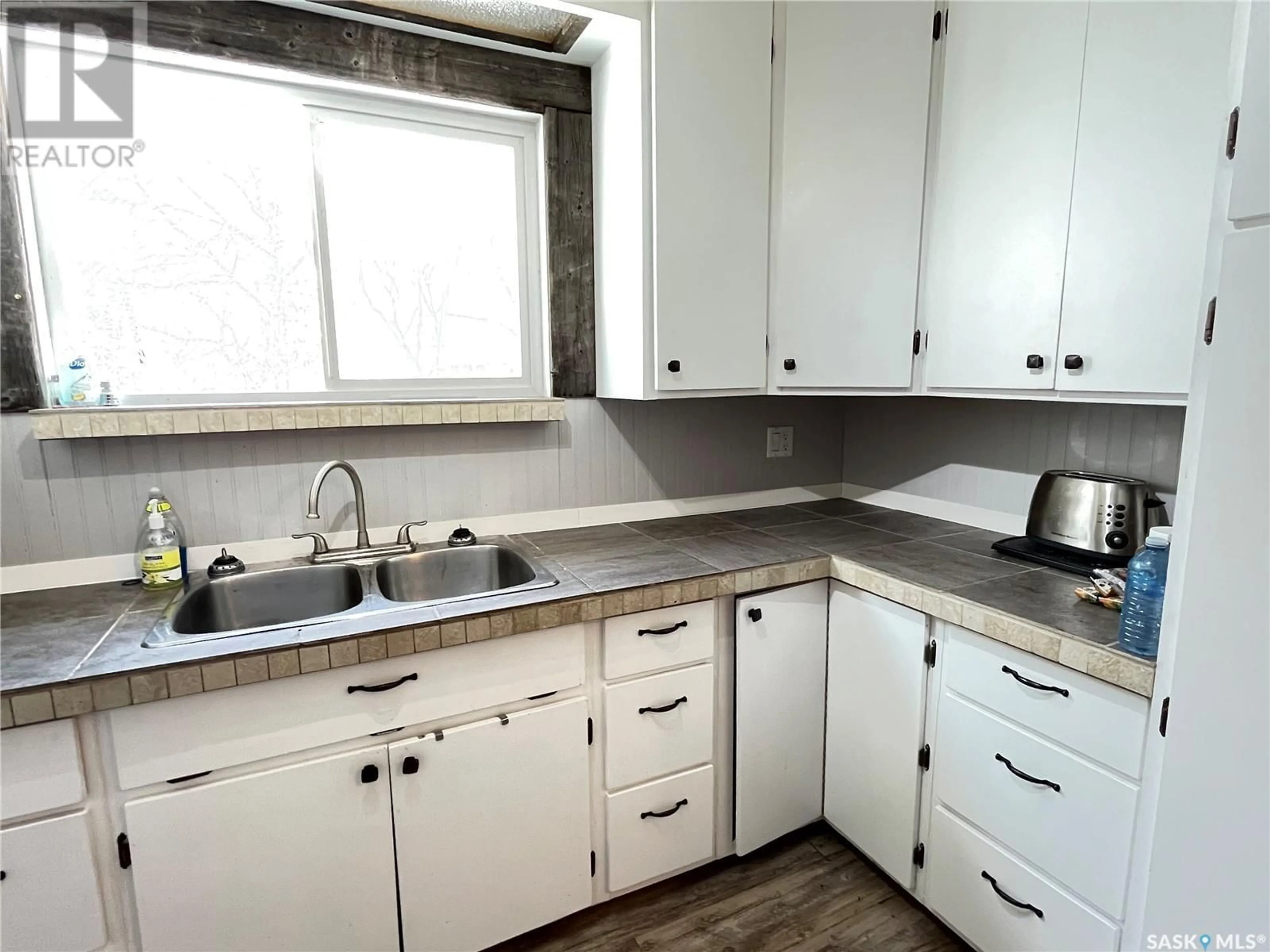 Standard kitchen, unknown for 404 Jasper STREET, Maple Creek Saskatchewan S0N1N0