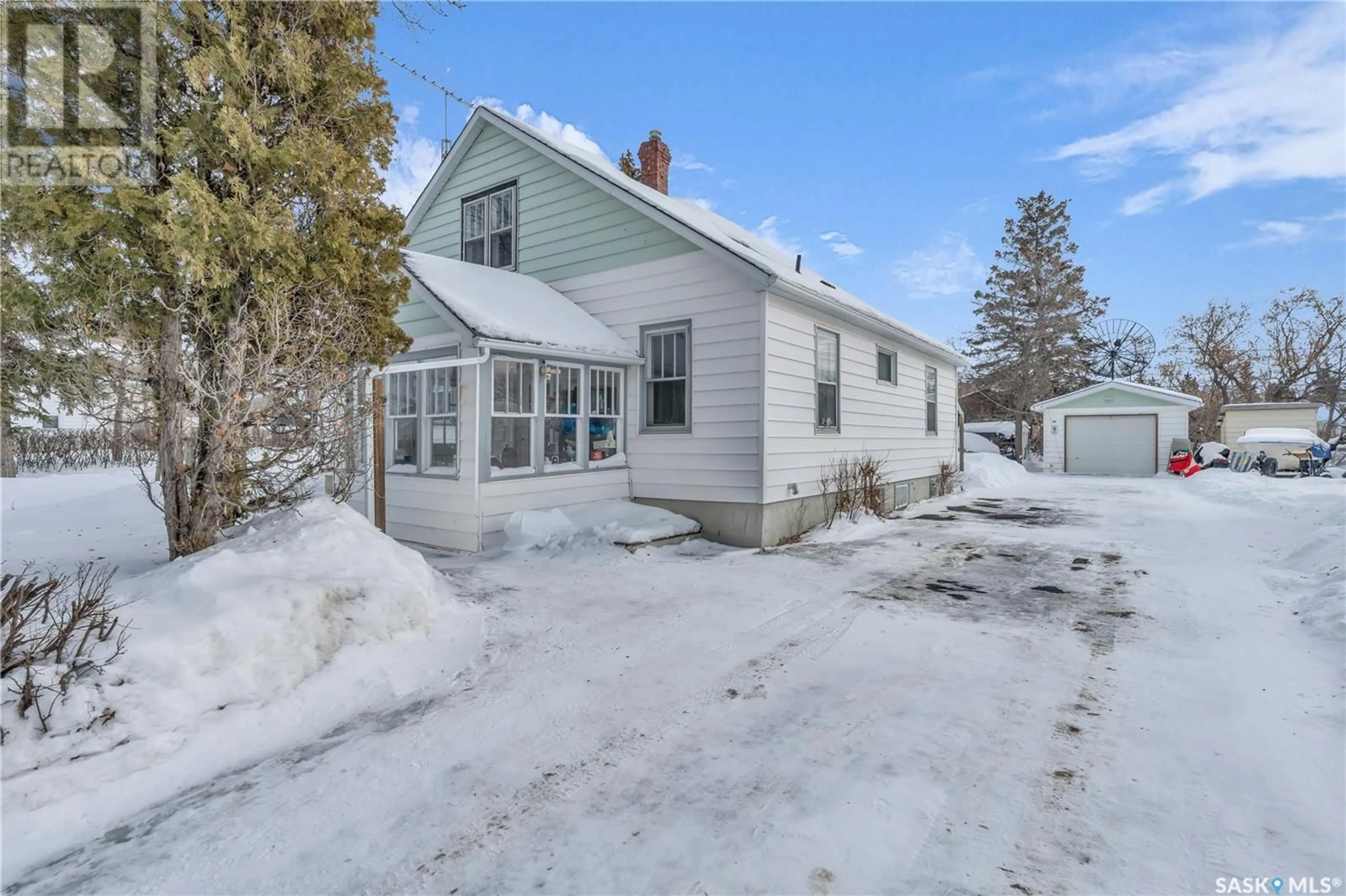 Indoor entryway for 201 BLACKSTOCK STREET, Strasbourg Saskatchewan S0G4V0