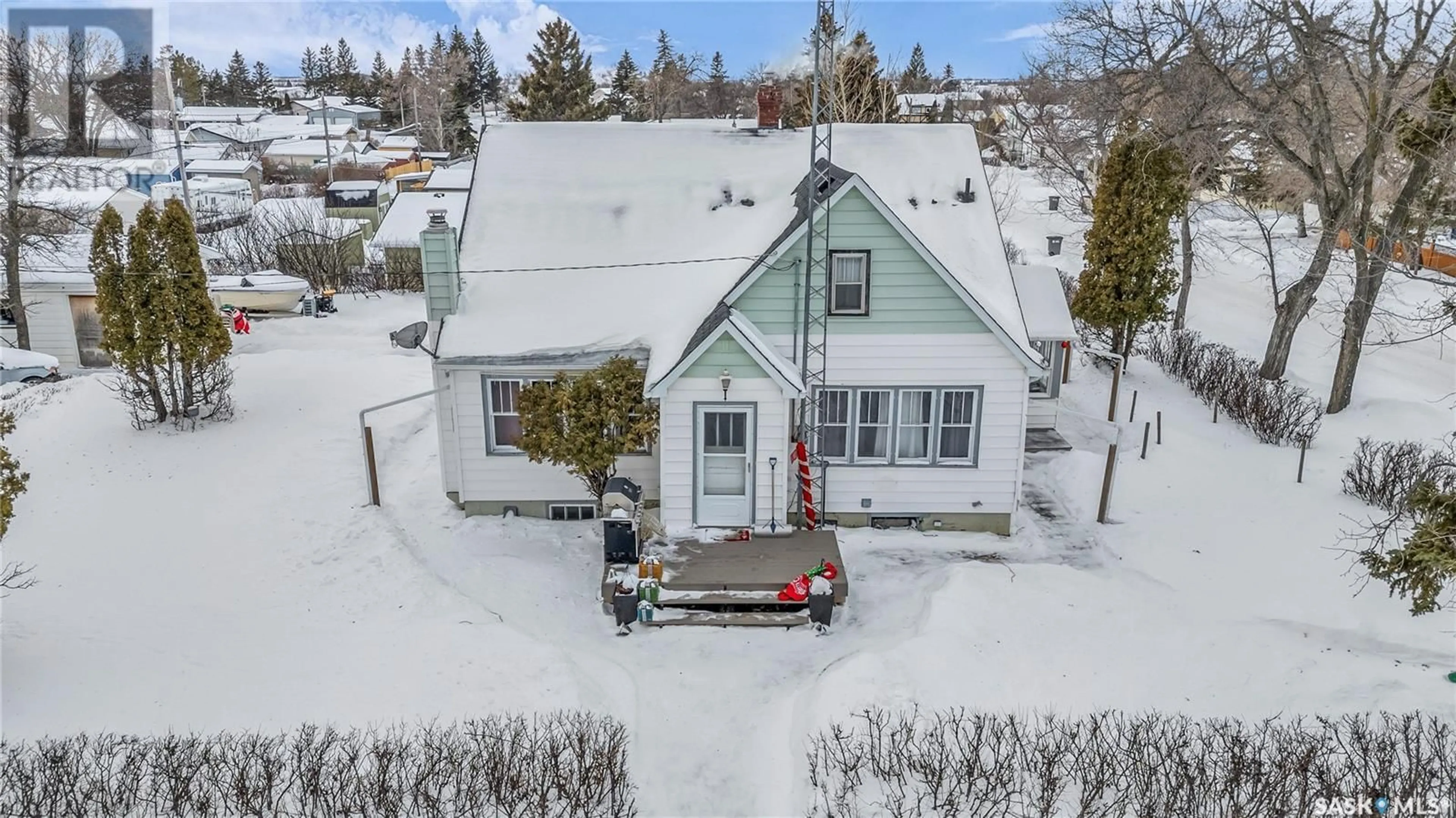 A pic from outside/outdoor area/front of a property/back of a property/a pic from drone, street for 201 Blackstock STREET, Strasbourg Saskatchewan S0G4V0