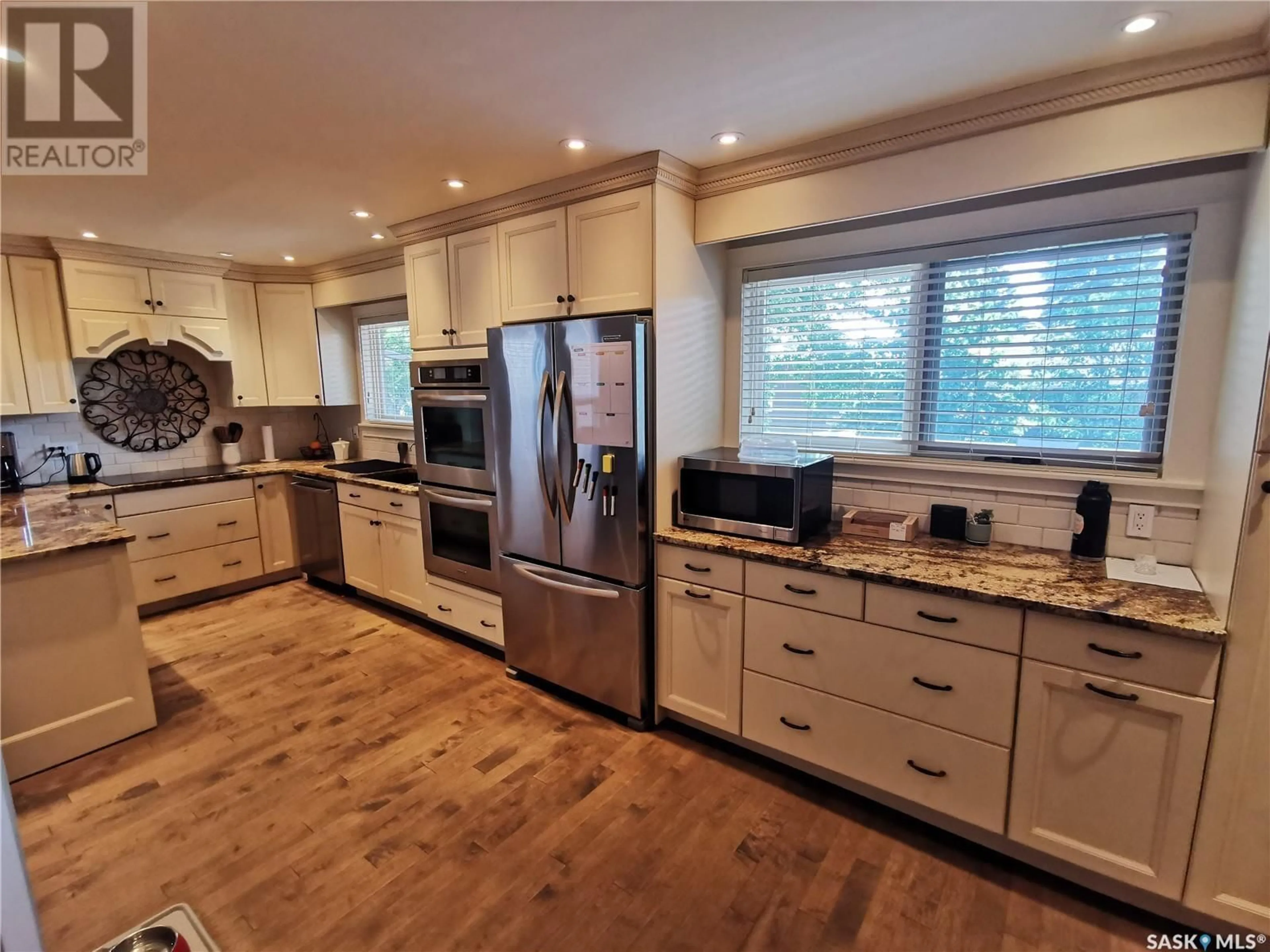 Open concept kitchen, wood/laminate floor for 314 Dore WAY, Saskatoon Saskatchewan S7K4X9