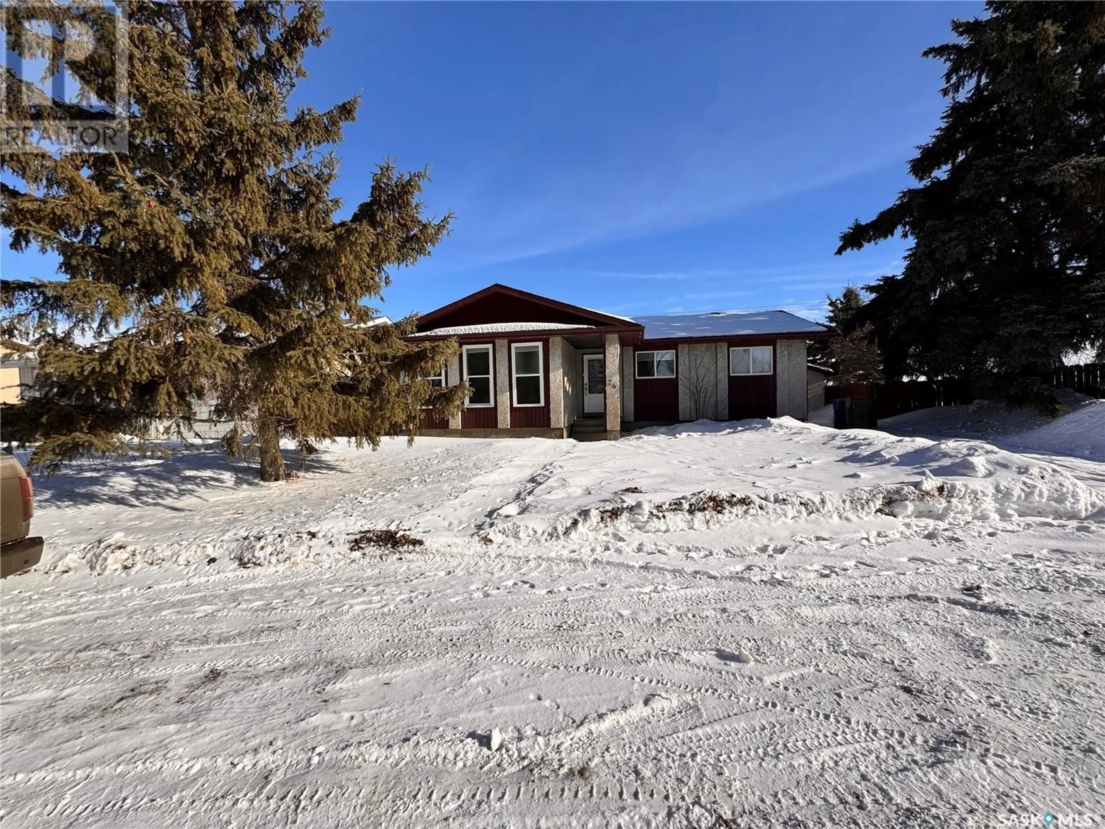 A pic from outside/outdoor area/front of a property/back of a property/a pic from drone, unknown for 74 HATTON CRESCENT, Regina Saskatchewan S4N5K6