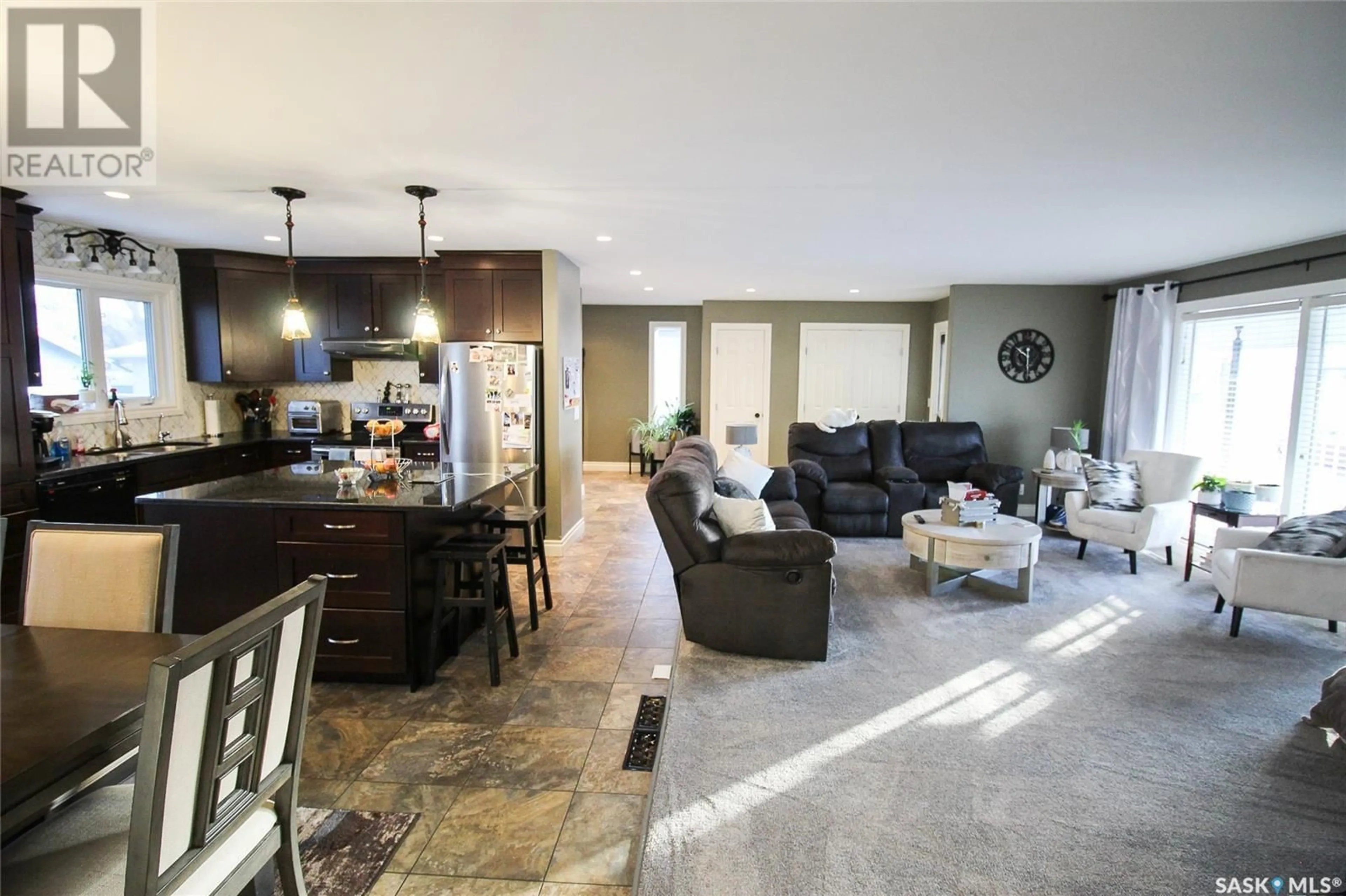 Open concept kitchen, ceramic/tile floor for 575 6th AVENUE W, Shaunavon Saskatchewan S0N2M0