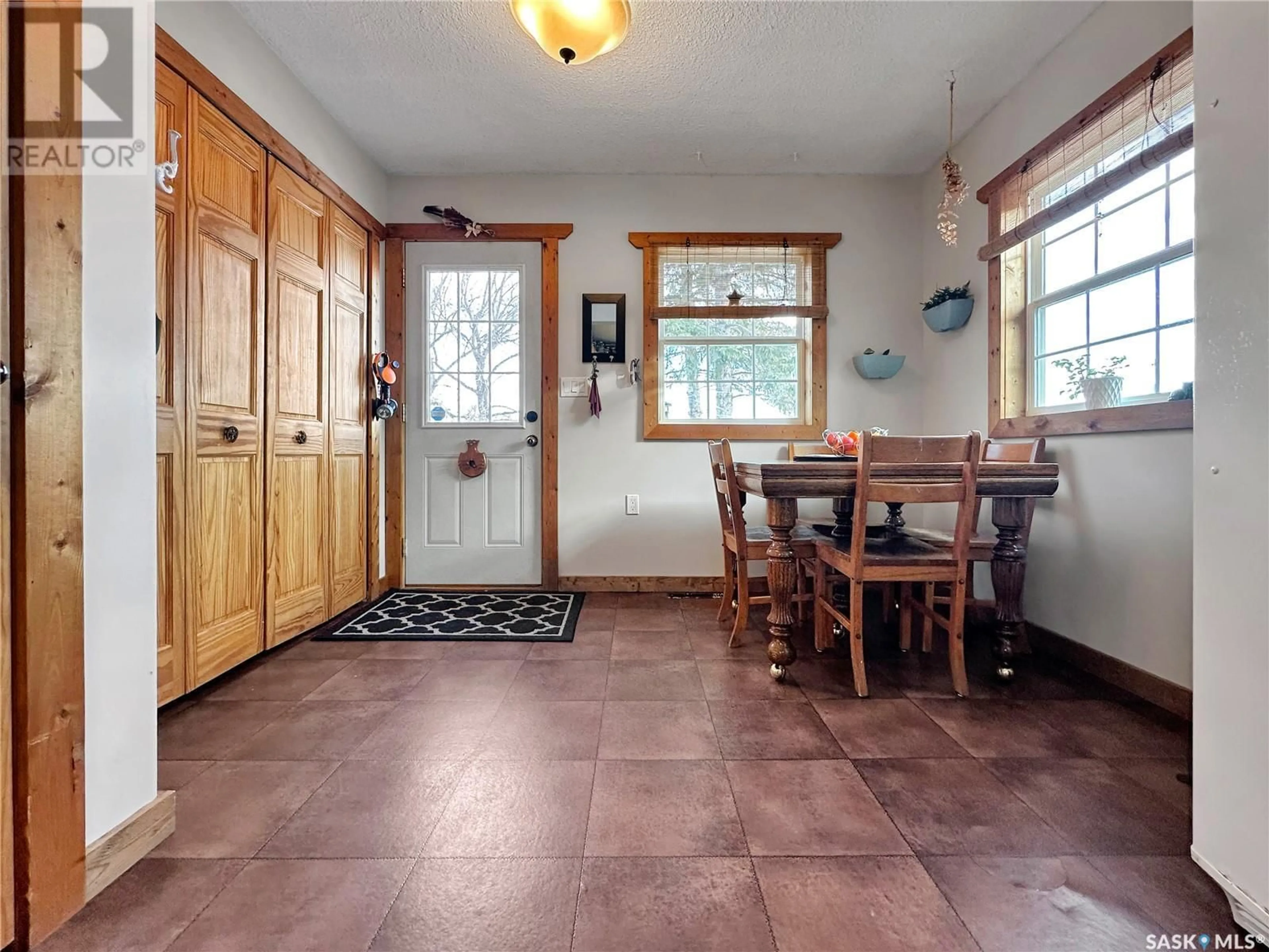 Indoor entryway for Hayland Farmacy Acreage, Good Lake Rm No. 274 Saskatchewan S0A3V0