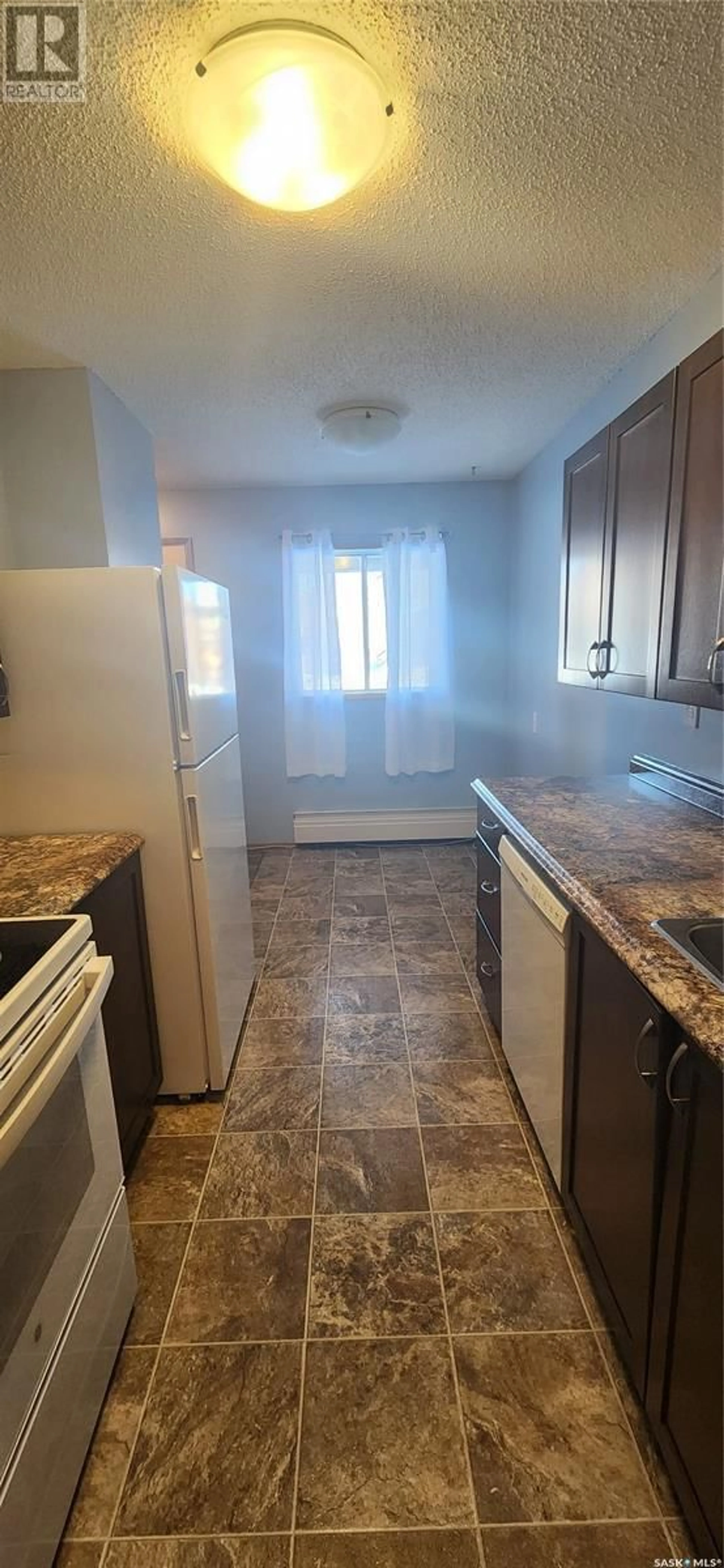 Standard kitchen, ceramic/tile floor for 106-C 1350 Gordon ROAD, Moose Jaw Saskatchewan S6H7R9