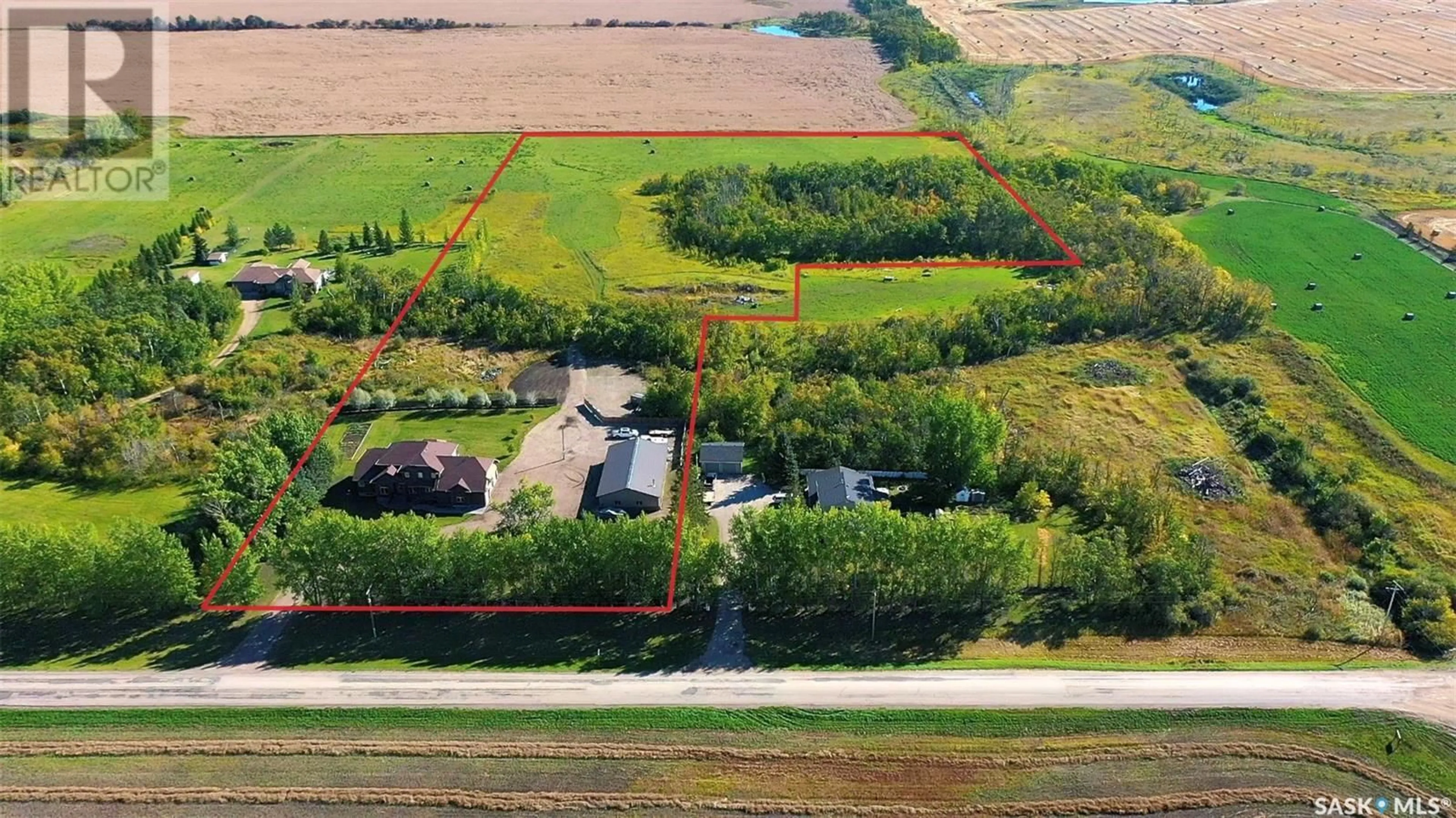 A pic from outside/outdoor area/front of a property/back of a property/a pic from drone, unknown for 41 York Lake ROAD, Yorkton Saskatchewan S3N2X1