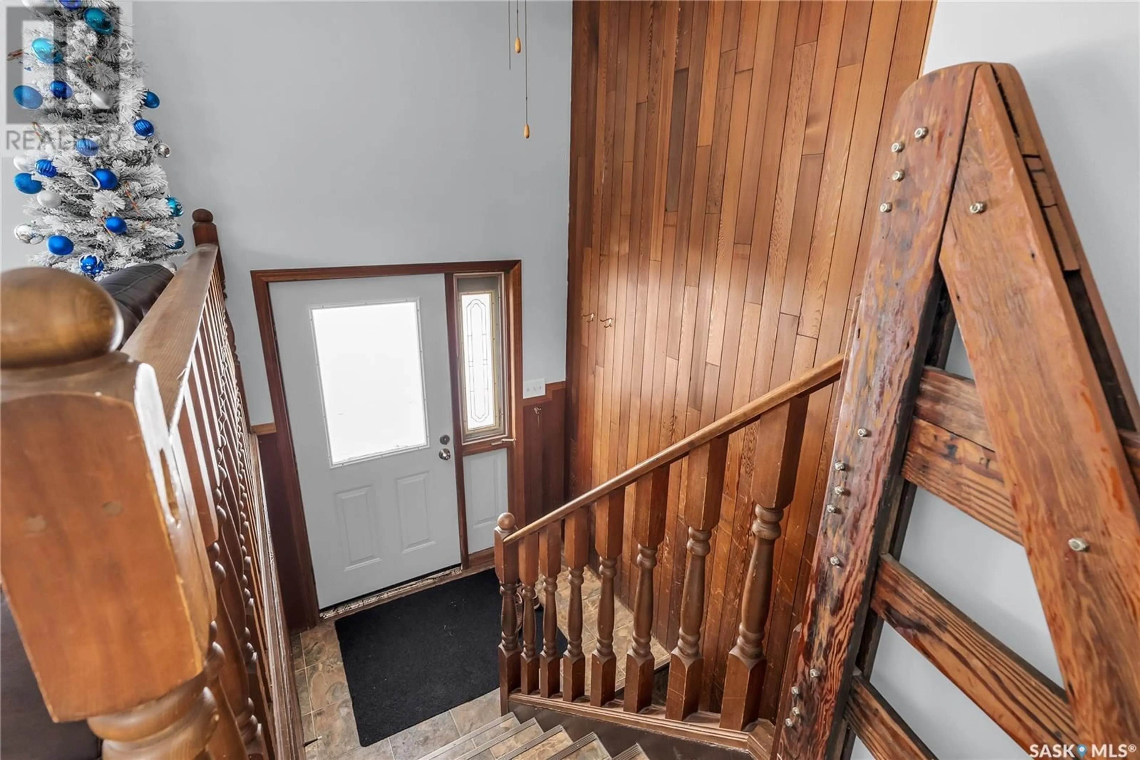 Indoor foyer for 445 Miles STREET, Asquith Saskatchewan S0K0J0