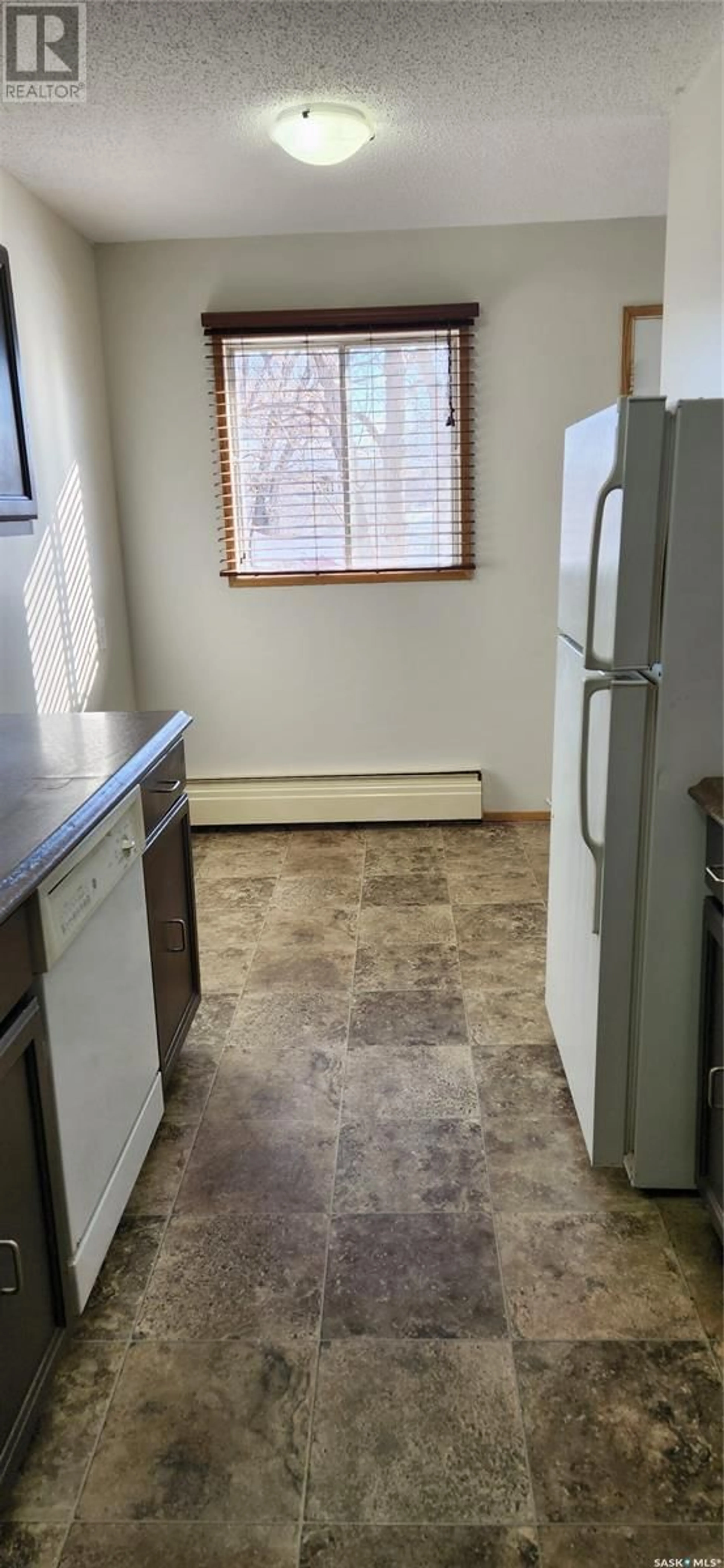 Standard kitchen, unknown for 207B - 1350 GORDON ROAD, Moose Jaw Saskatchewan S6H7R9